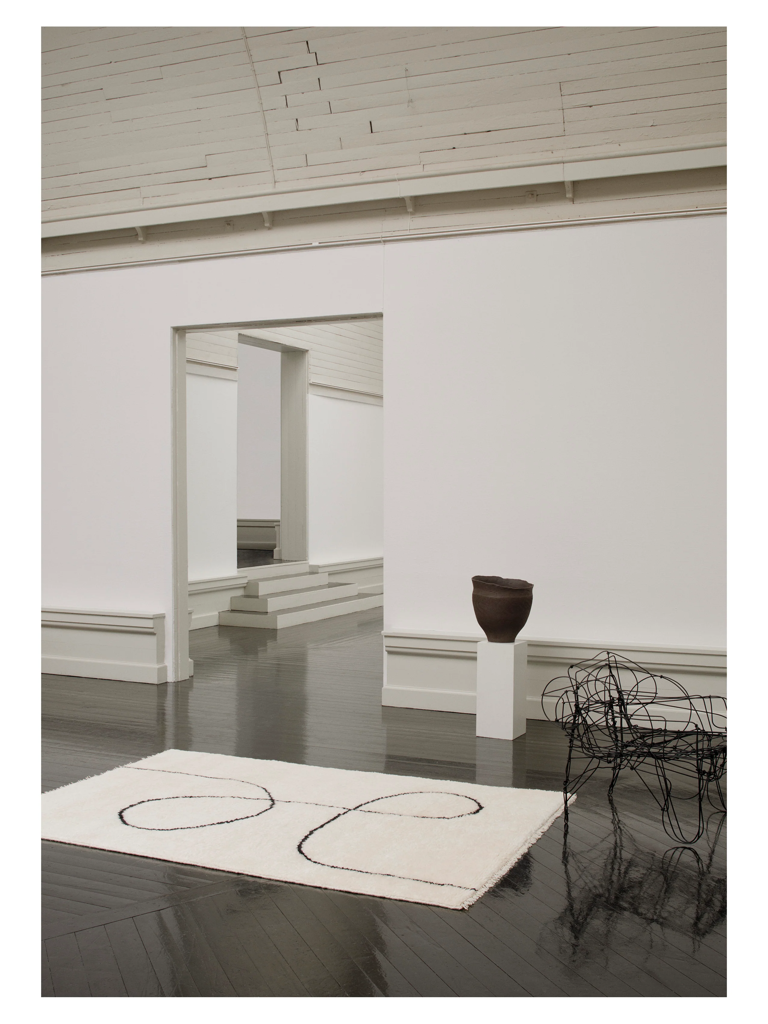 Dywan ASTRAL SPIRAL złamany biały z czarnym wzorem - Image 4