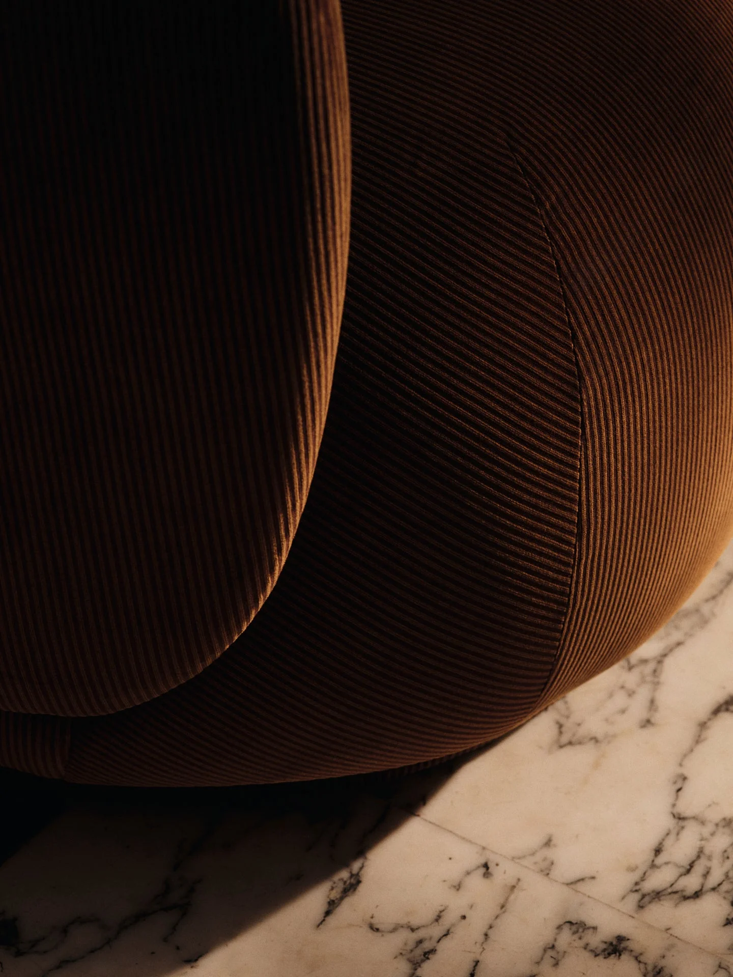 Fotel obrotowy RICO LOUNGE Devoré Velvet rdzawy - Image 2
