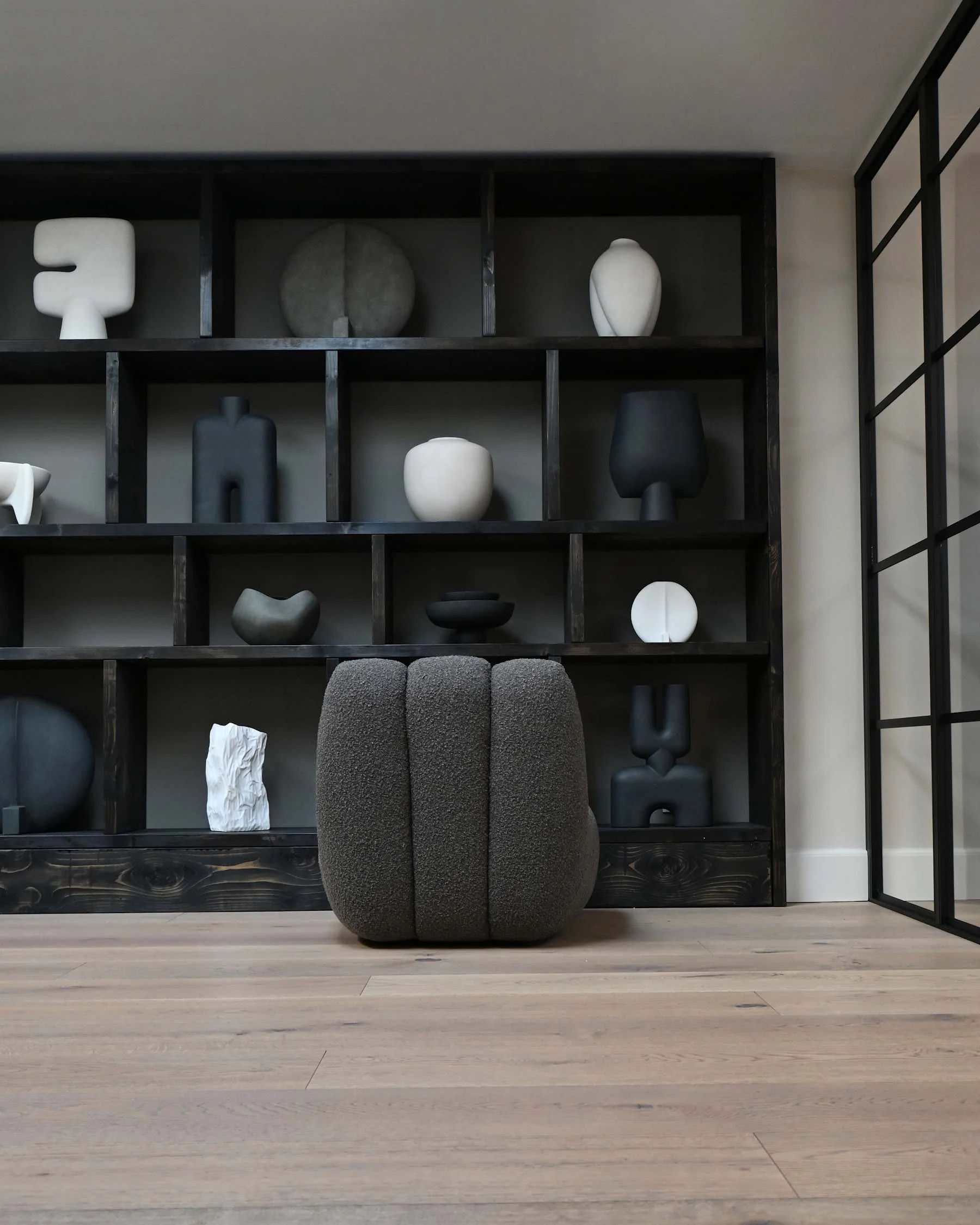 Fotel TOE szaro-brązowy bouclé - Image 3