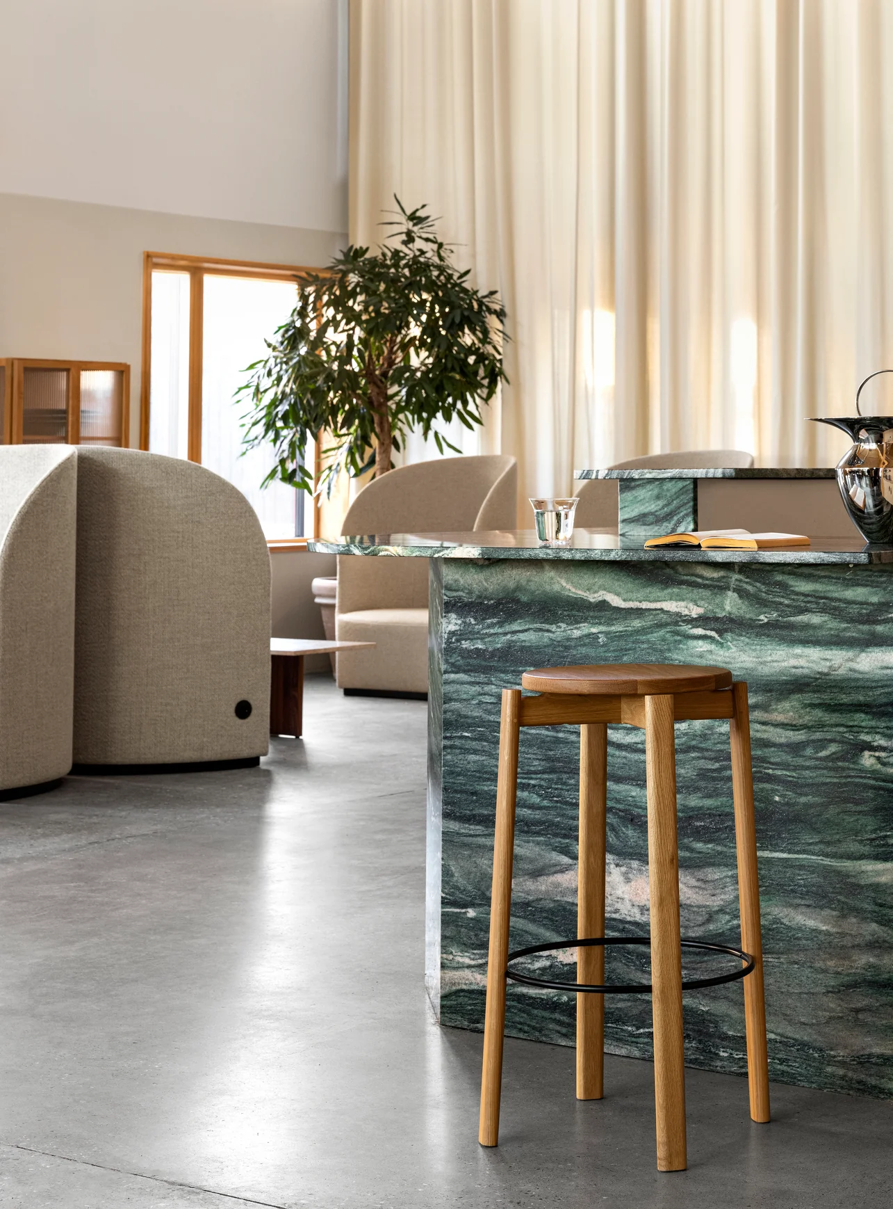 Fotel z wysokim oparciem TEAROOM brązowy - Image 11