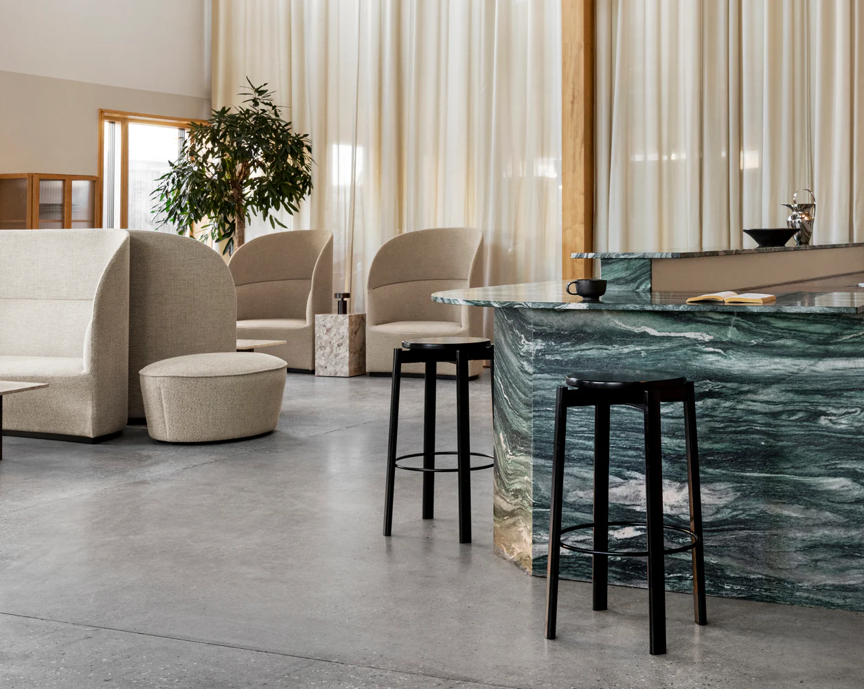 Fotel z wysokim oparciem TEAROOM brązowy - Image 14