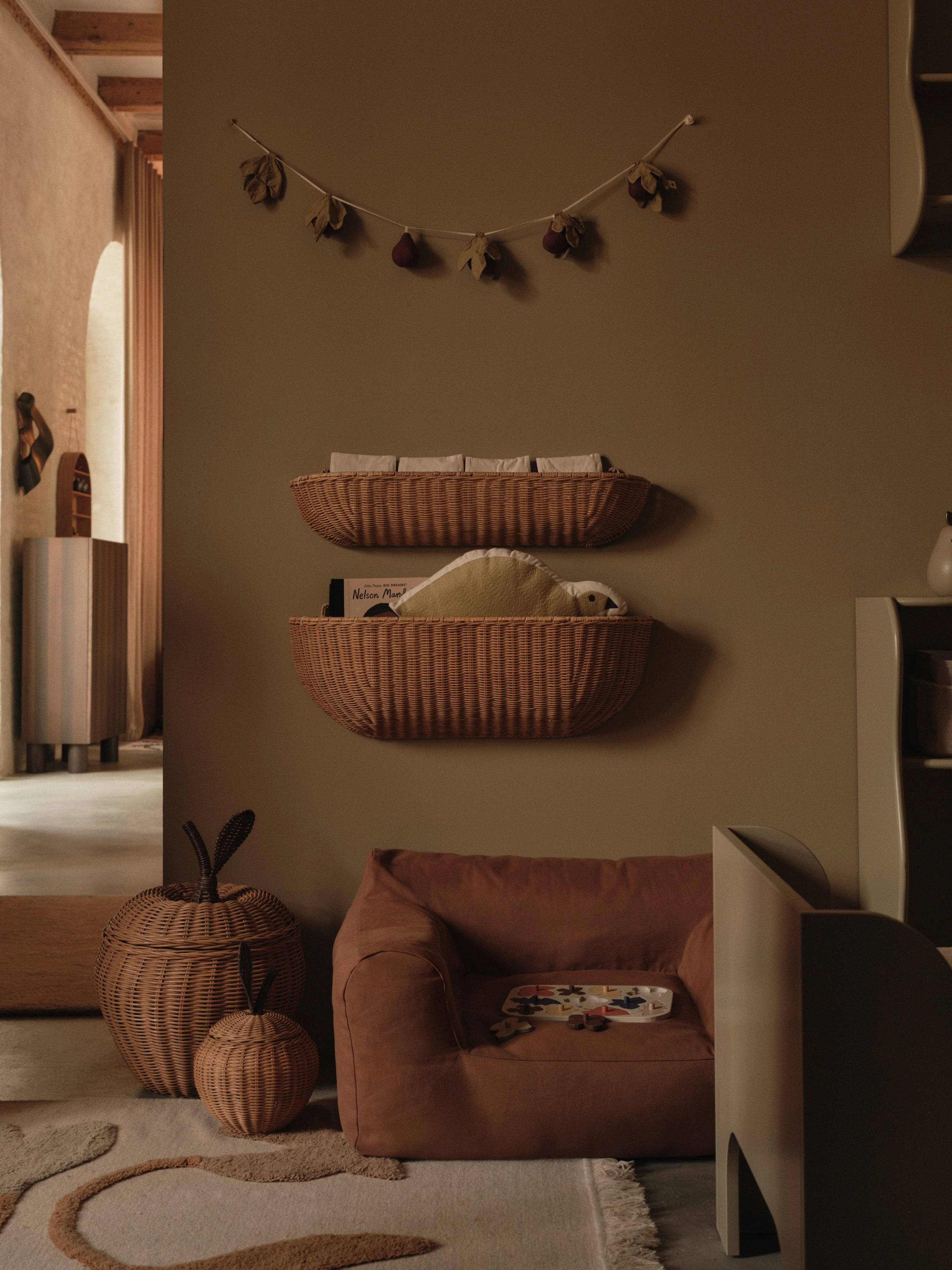 Kosz ścienny BRAIDED WALL POCKET rattan - Image 5