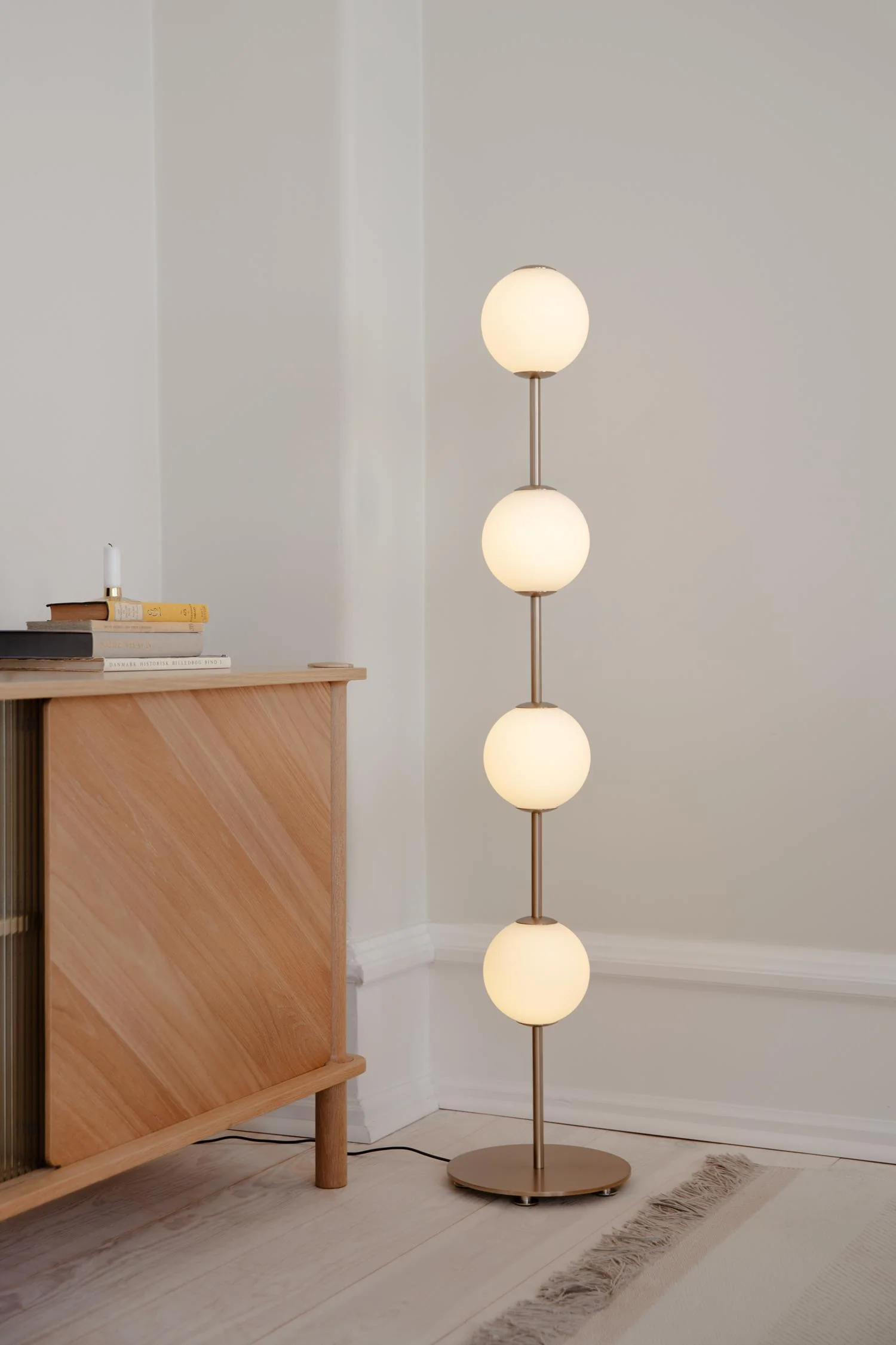 Lampa podłogowa AUDREY biały ze złotą wstawką - Image 8