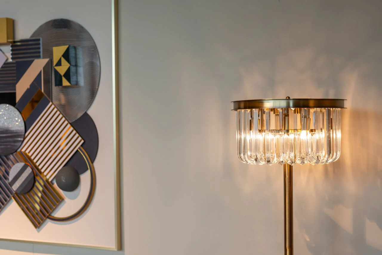Lampa podłogowa DAGMAR szkło ze złotą podstawą - Image 2