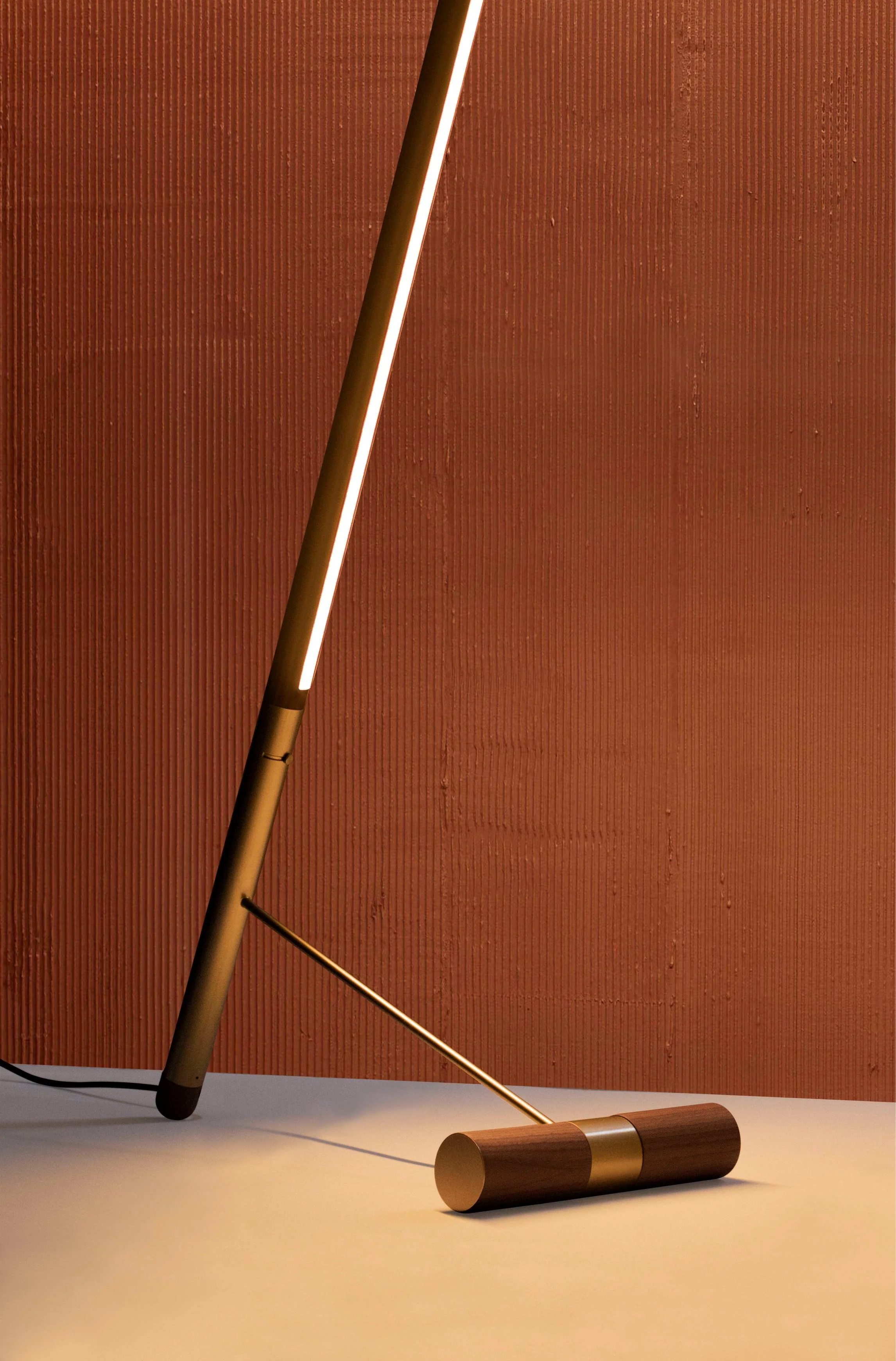 Lampa podłogowa LINEA D drewno orzechowe z mosiężnym wykończeniem - Image 9