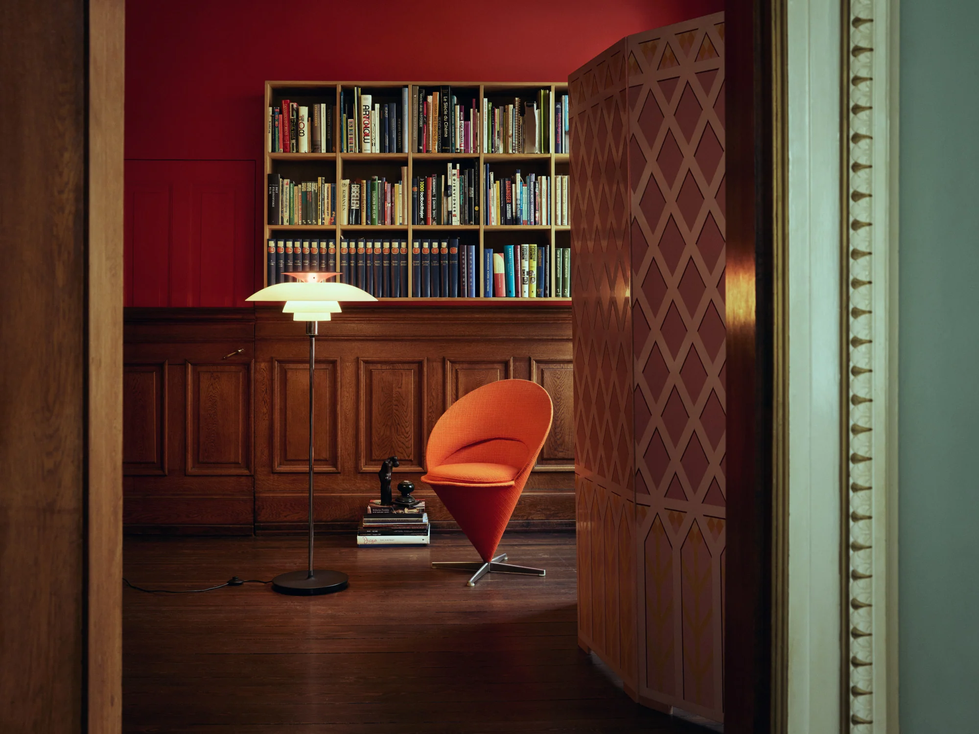 Lampa podłogowa PH 80 biały z chromowaną podstawą - Image 6