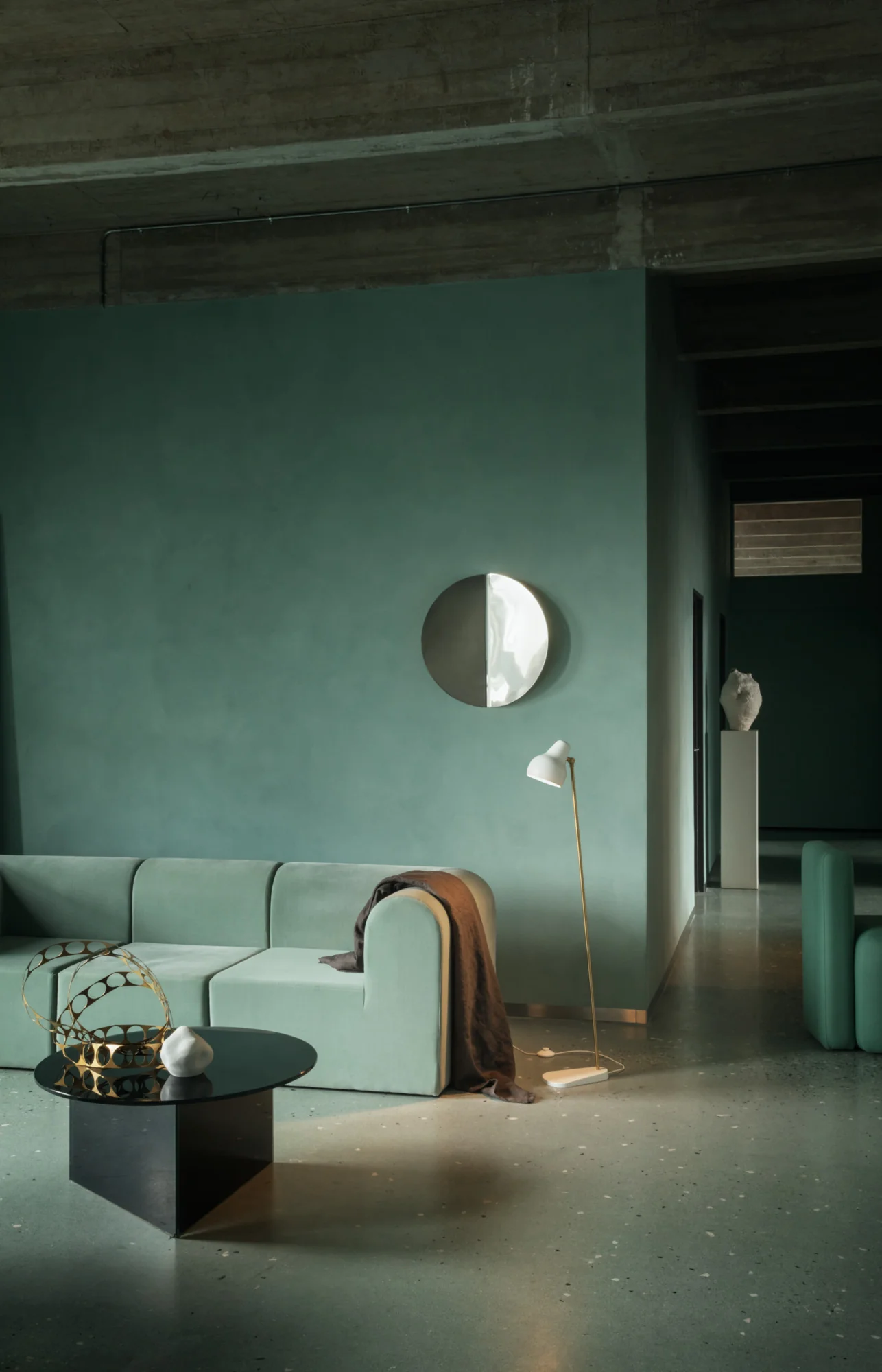 Lampa podłogowa VL 38 biały ze złotym wykończeniem - Image 6