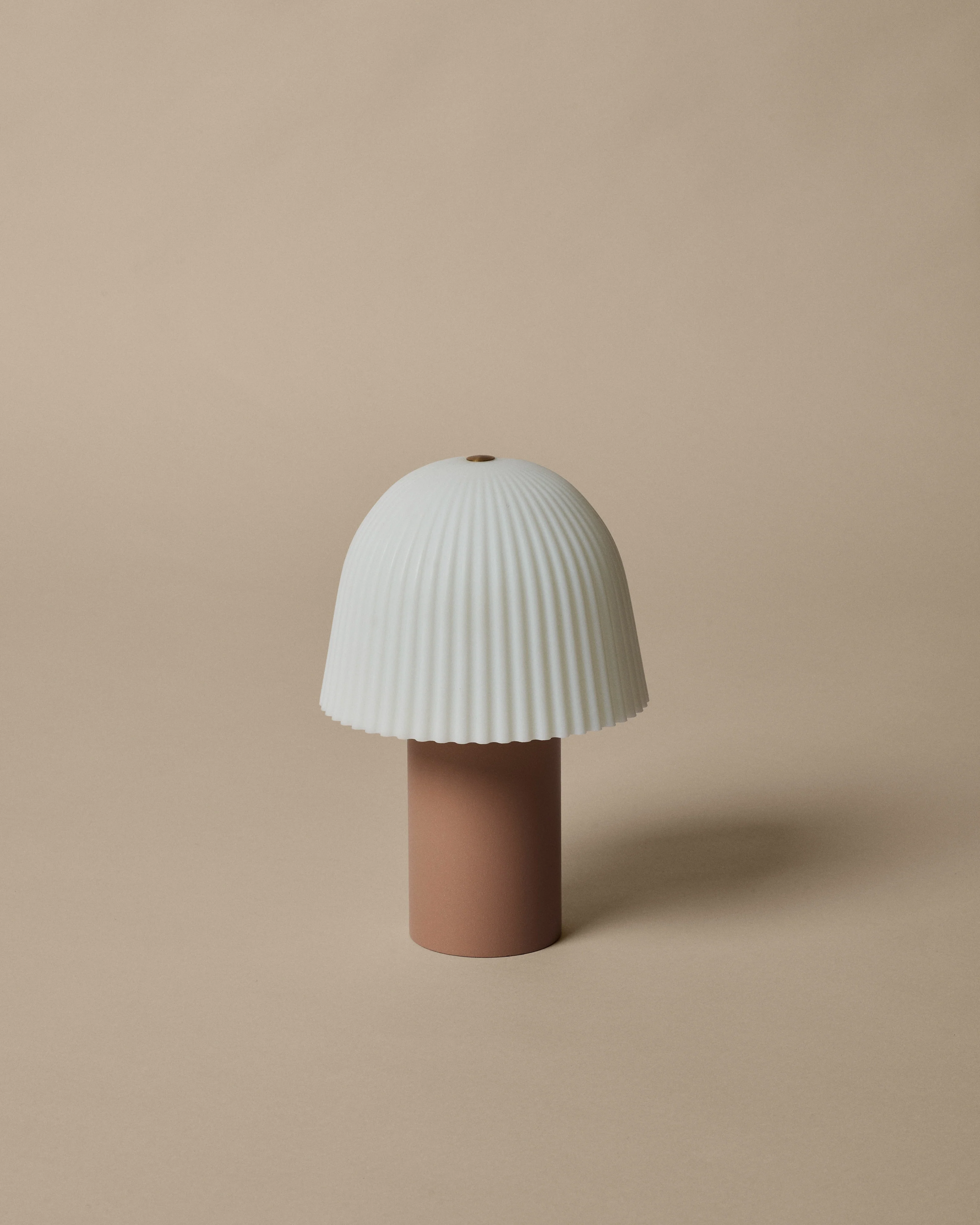 Lampa przenośna FRILL jasnoróżowy z białym kloszem - Image 3