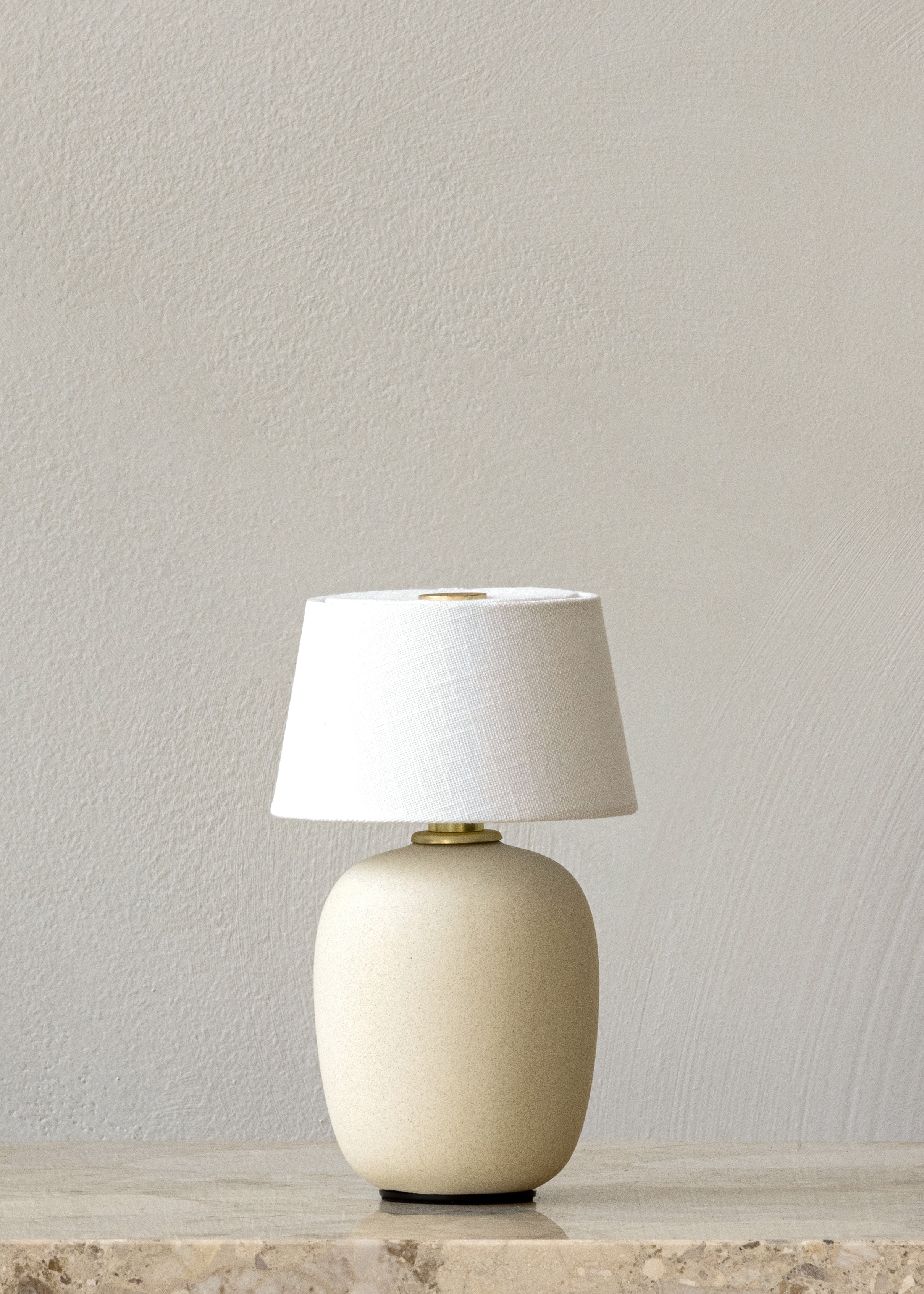 Lampa przenośna TORSO piaskowa ceramika z białym kloszem - Image 2