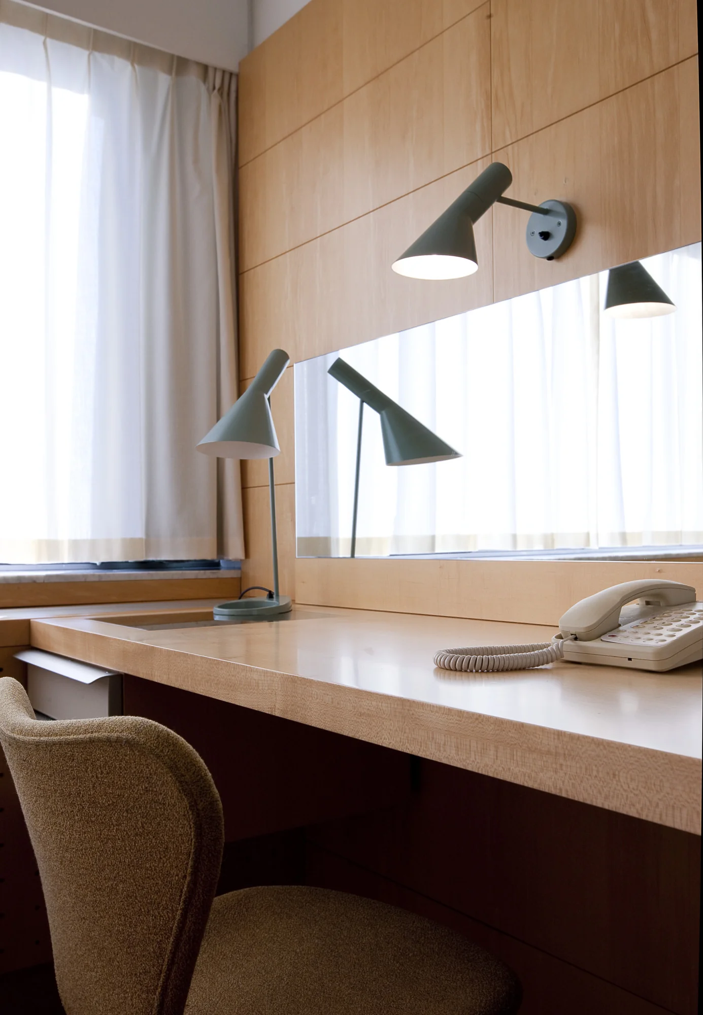 Lampa ścienna AJ ciepły szary - Image 4