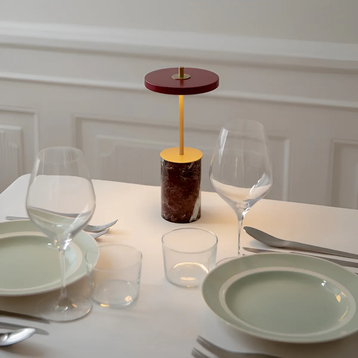 Lampa stołowa ASTERIA MOVE MINI czerwony marmur ze złotą wstawką - Image 3