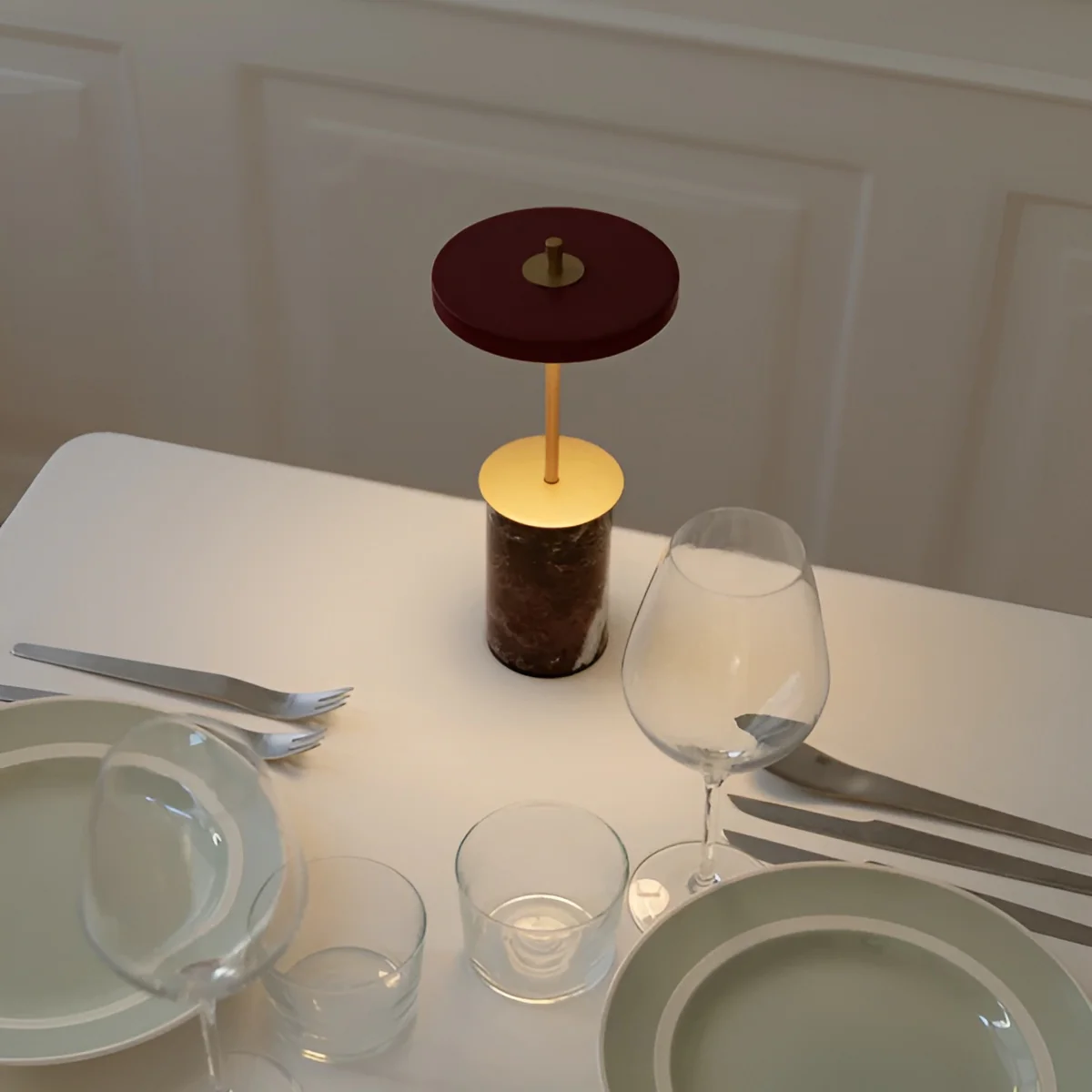 Lampa stołowa ASTERIA MOVE MINI czerwony marmur ze złotą wstawką - Image 5