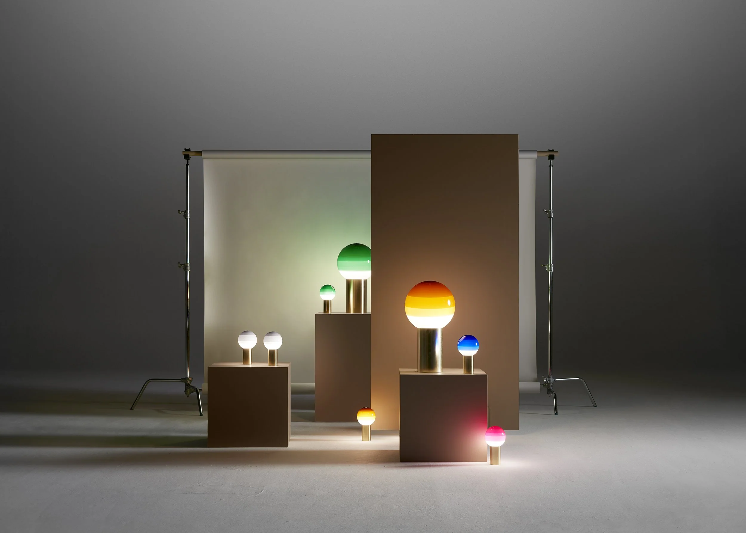 Lampa stołowa DIPPING bursztynowy ze złotą podstawą - Image 9