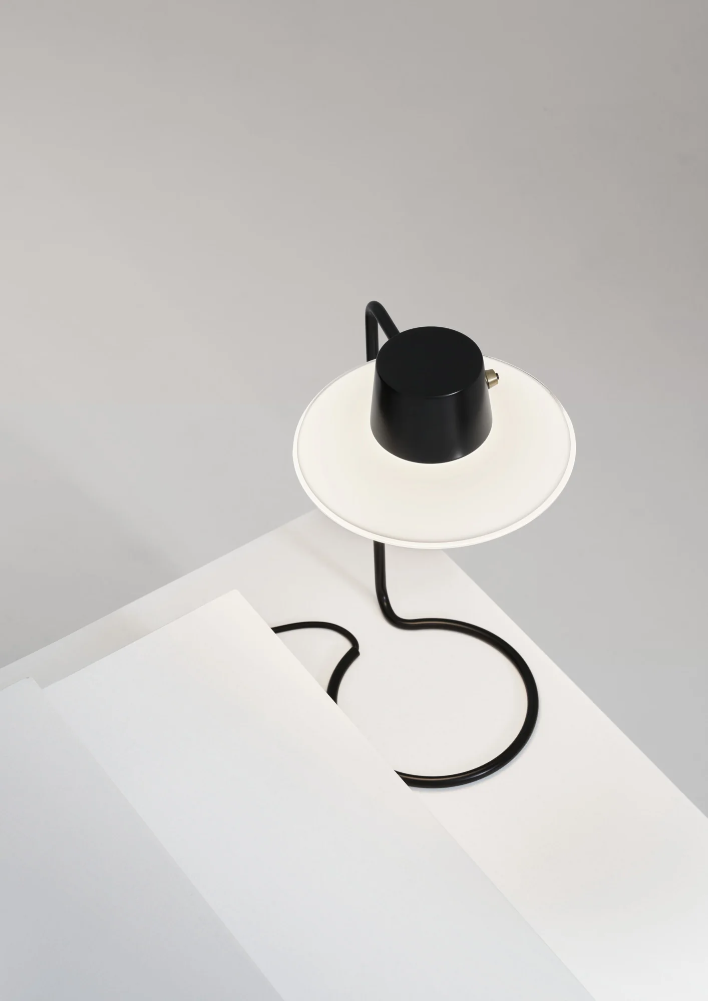 Lampa stołowa AJ OXFORD czarny z białym wykończeniem - Image 2