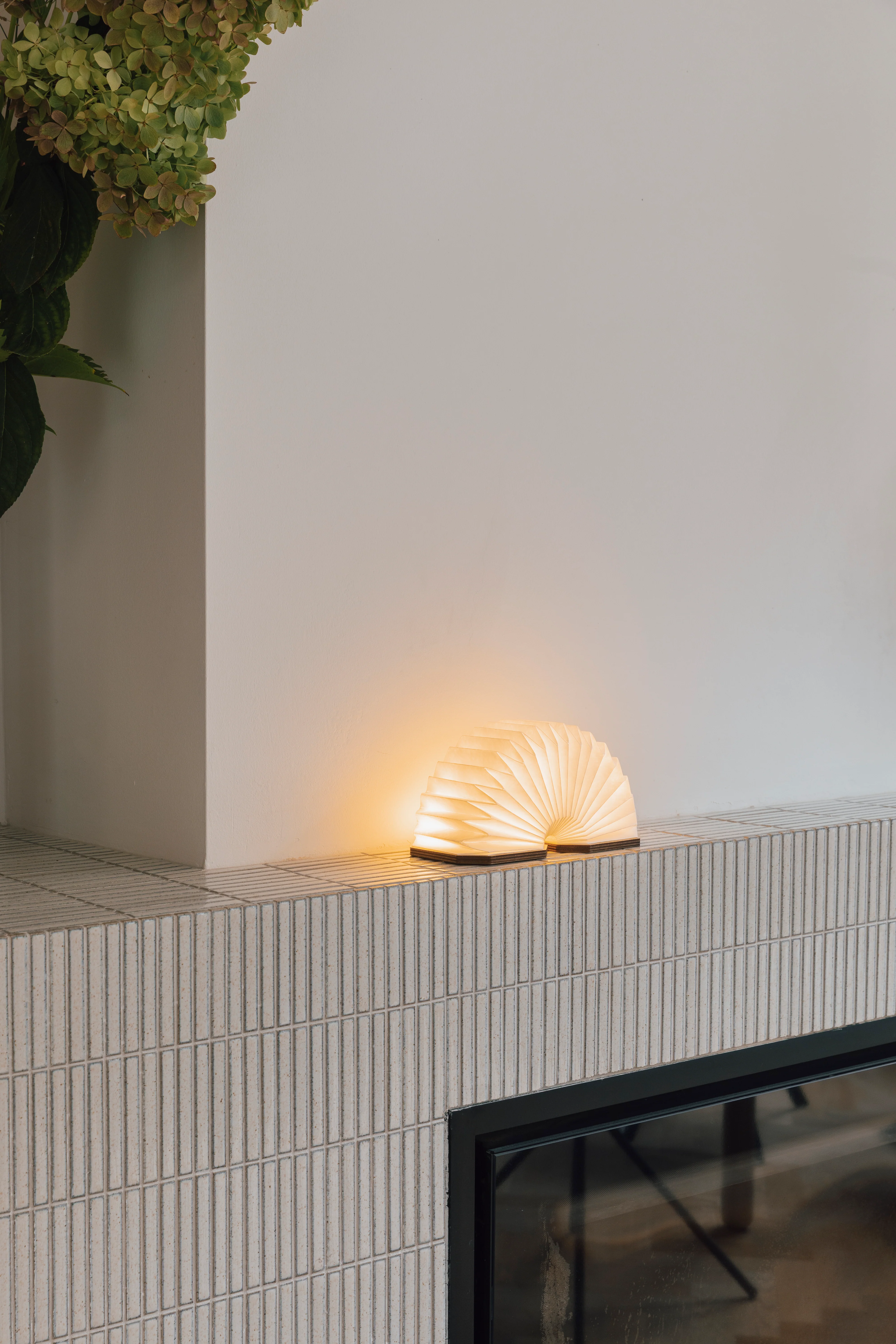 Lampa przenośna CAKE fornir orzechowy z białym - Image 5
