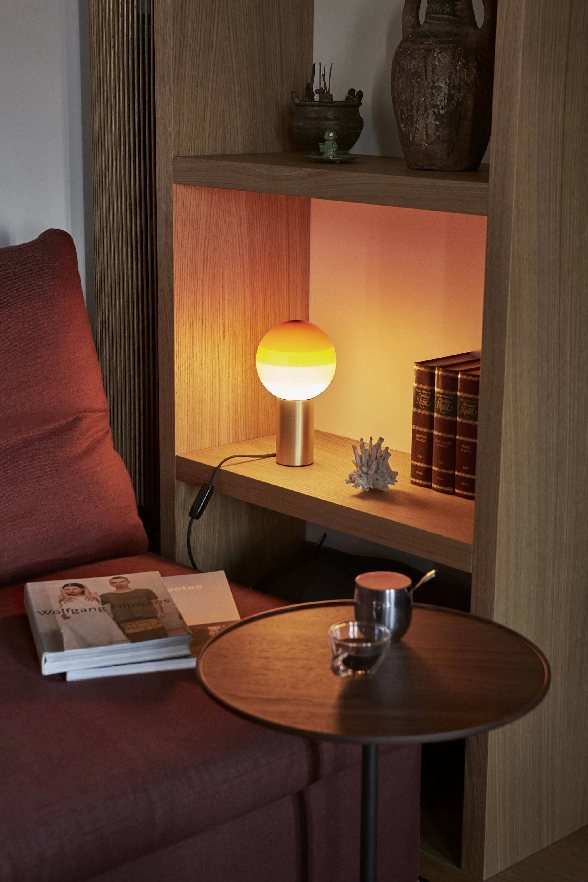 Lampa stołowa DIPPING bursztynowy ze złotą podstawą - Image 4