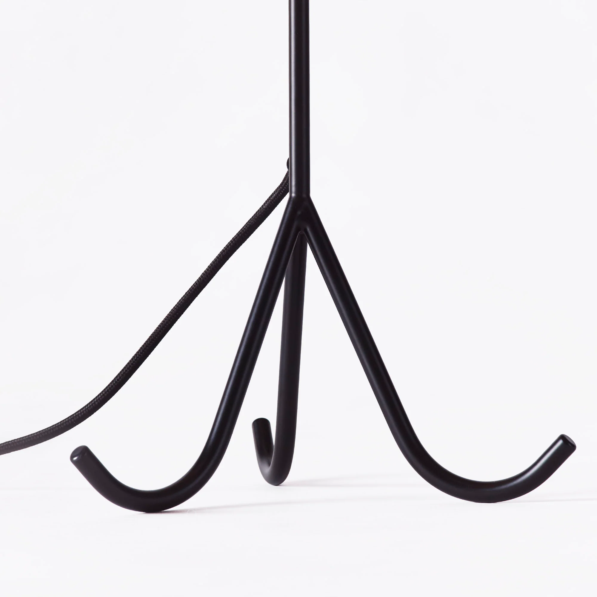 Lampa stołowa GERALDINE ochra z czarną podstawą - Image 3
