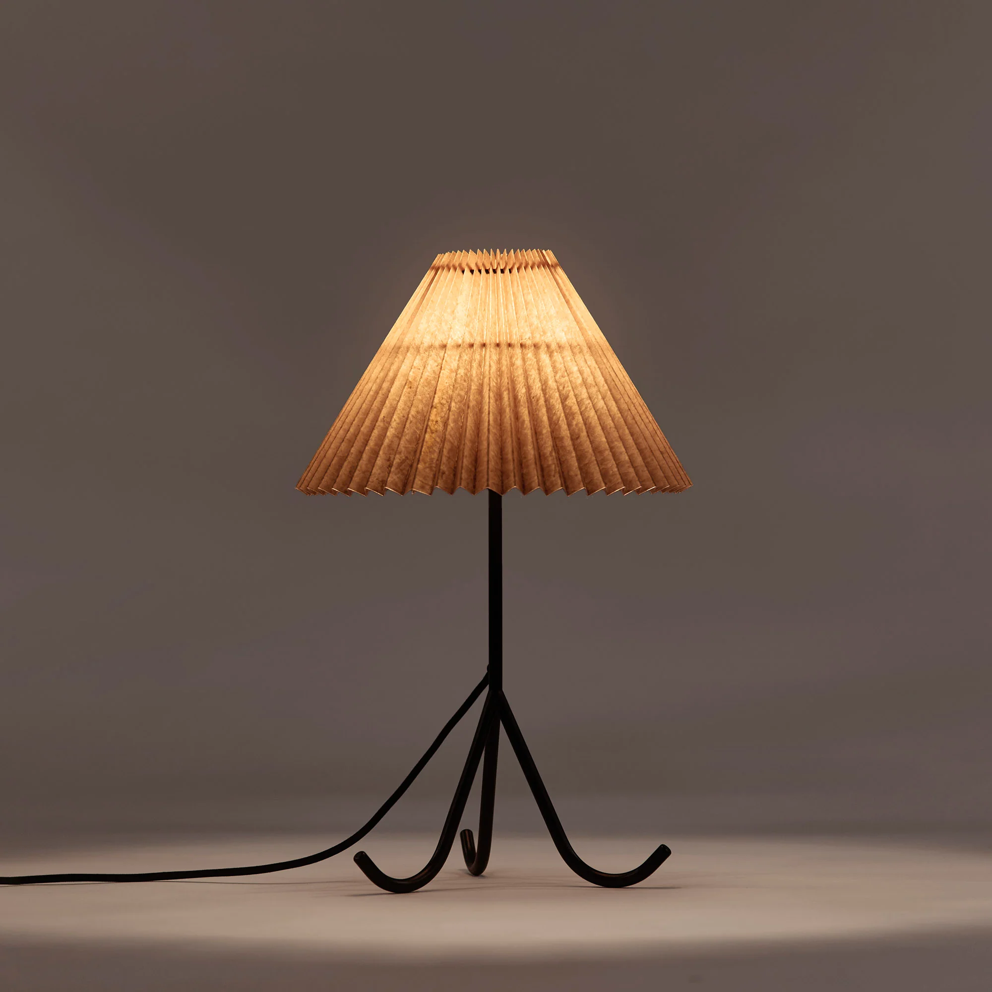 Lampa stołowa GERALDINE ochra z czarną podstawą - Image 5