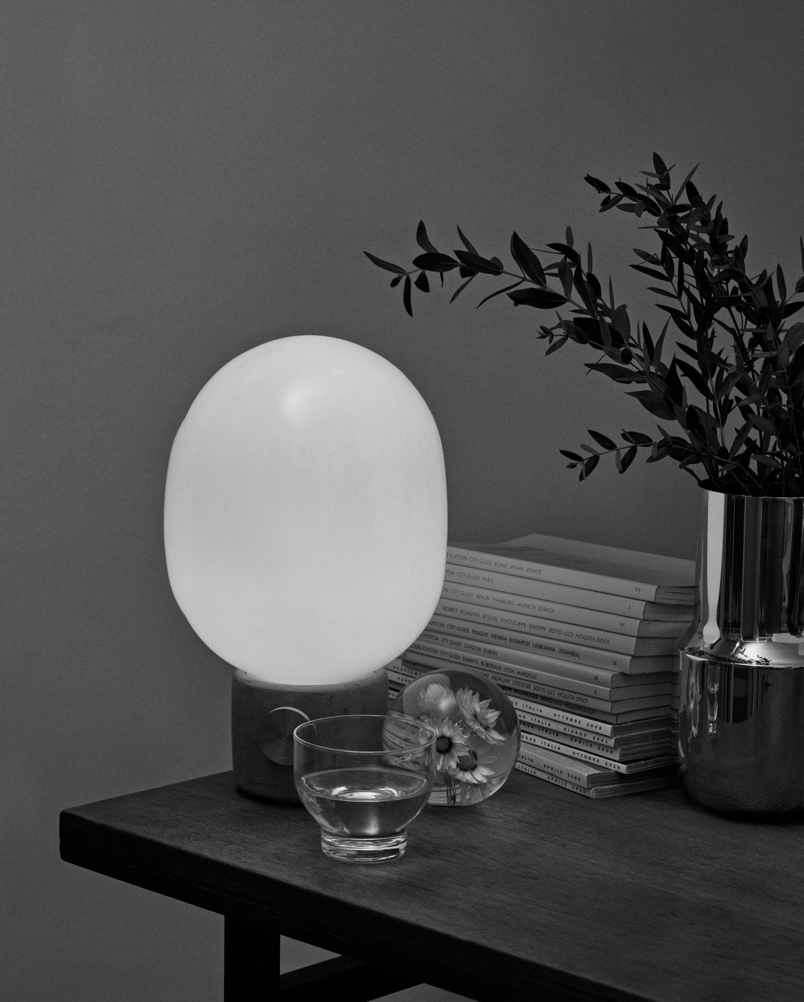 Lampa stołowa JWDA dmuchane szkło z czarną podstawą - Image 2