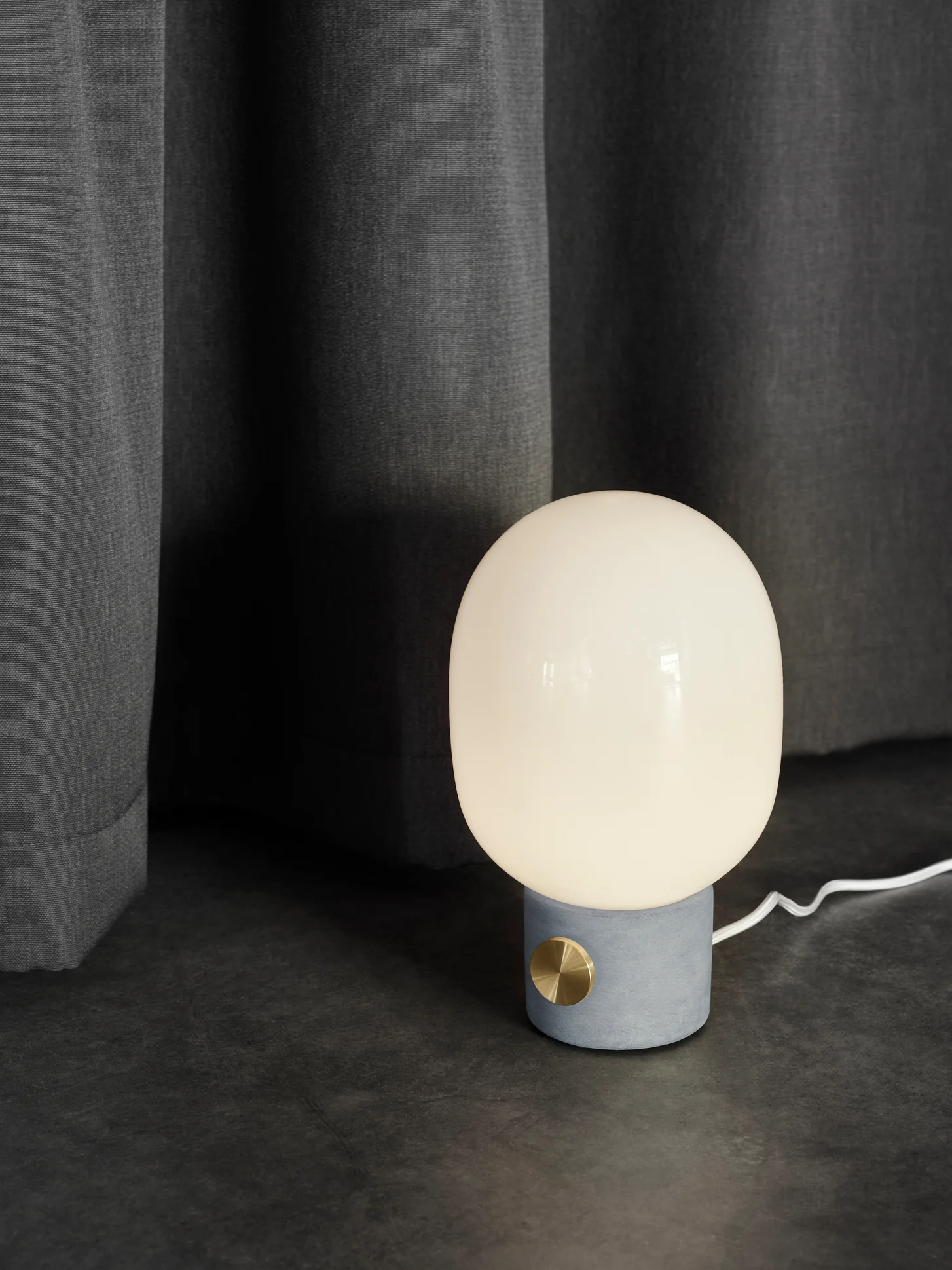 Lampa stołowa JWDA dmuchane szkło z czarną podstawą - Image 6