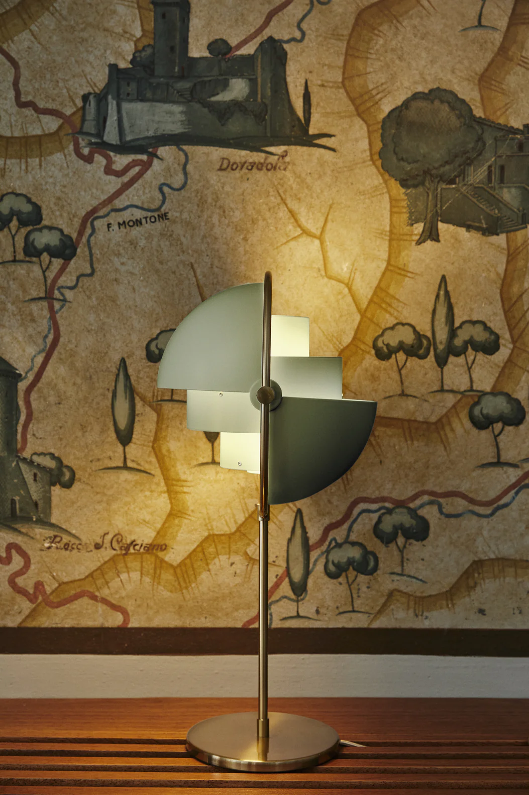 Lampa stołowa MULTI-LITE jasnozielony z mosiężną podstawą - Image 4