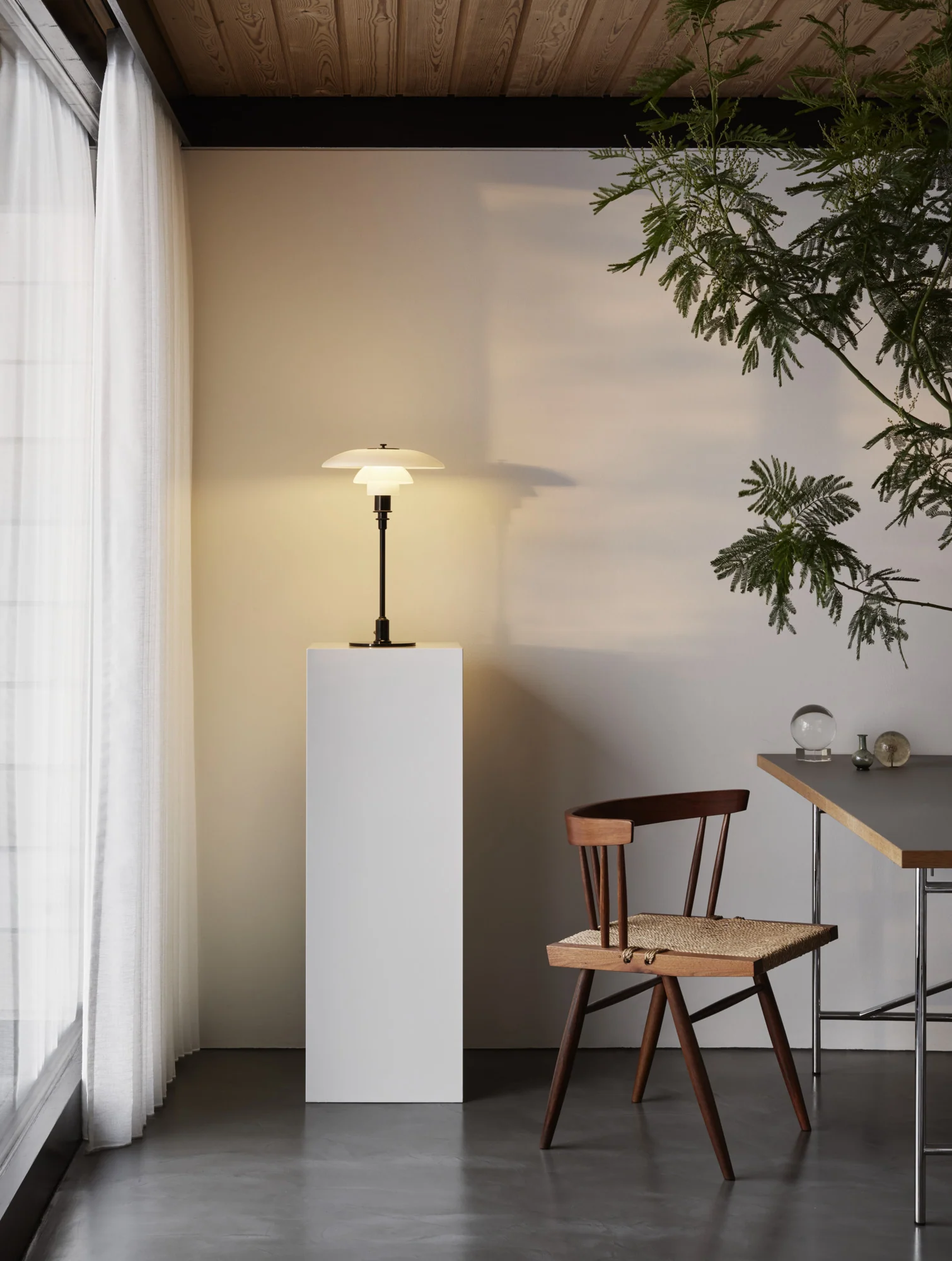 Lampa stołowa PH 3/2 biały z czarną podstawą - Image 10