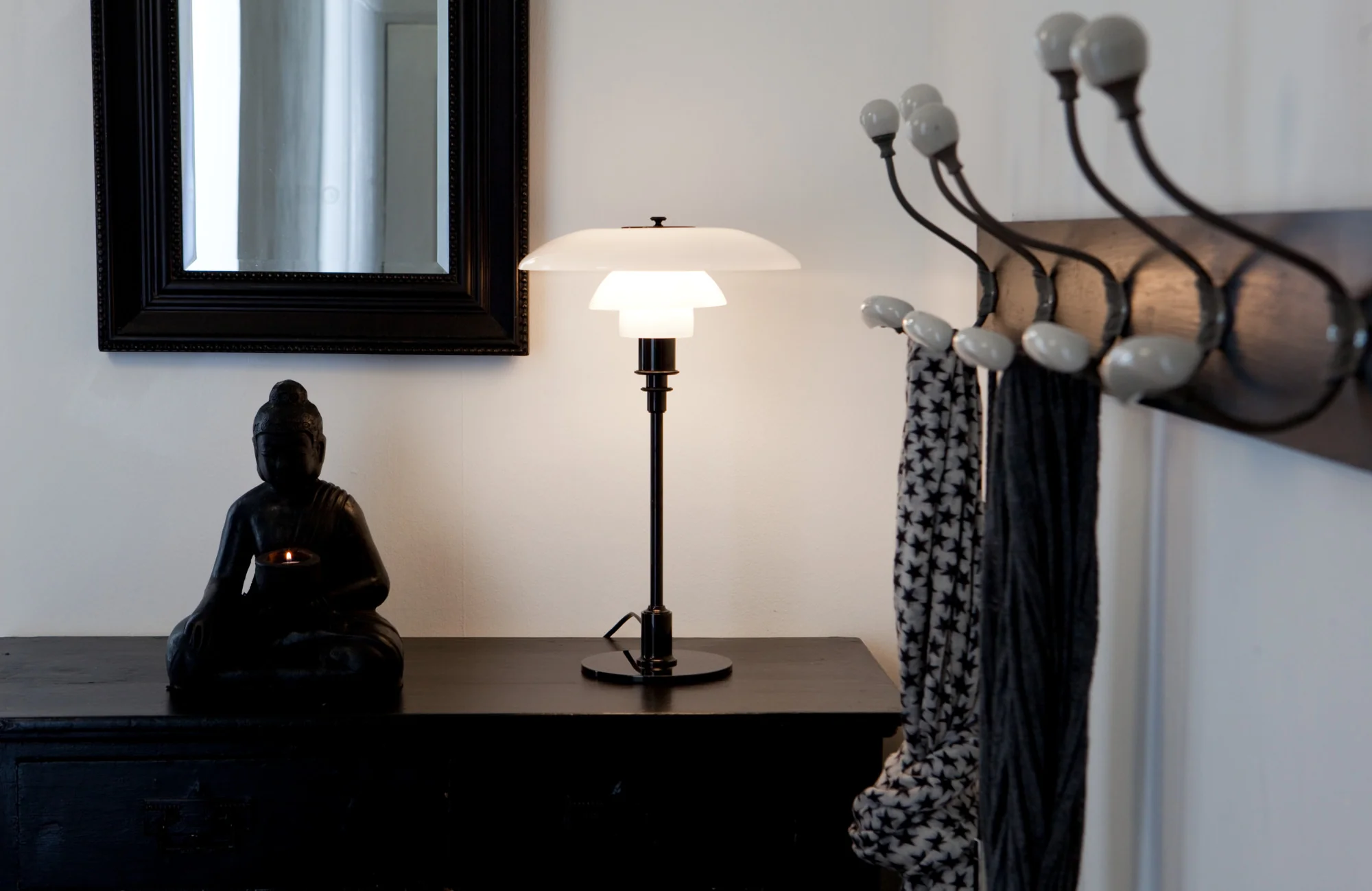 Lampa stołowa PH 3/2 biały z czarną podstawą - Image 14