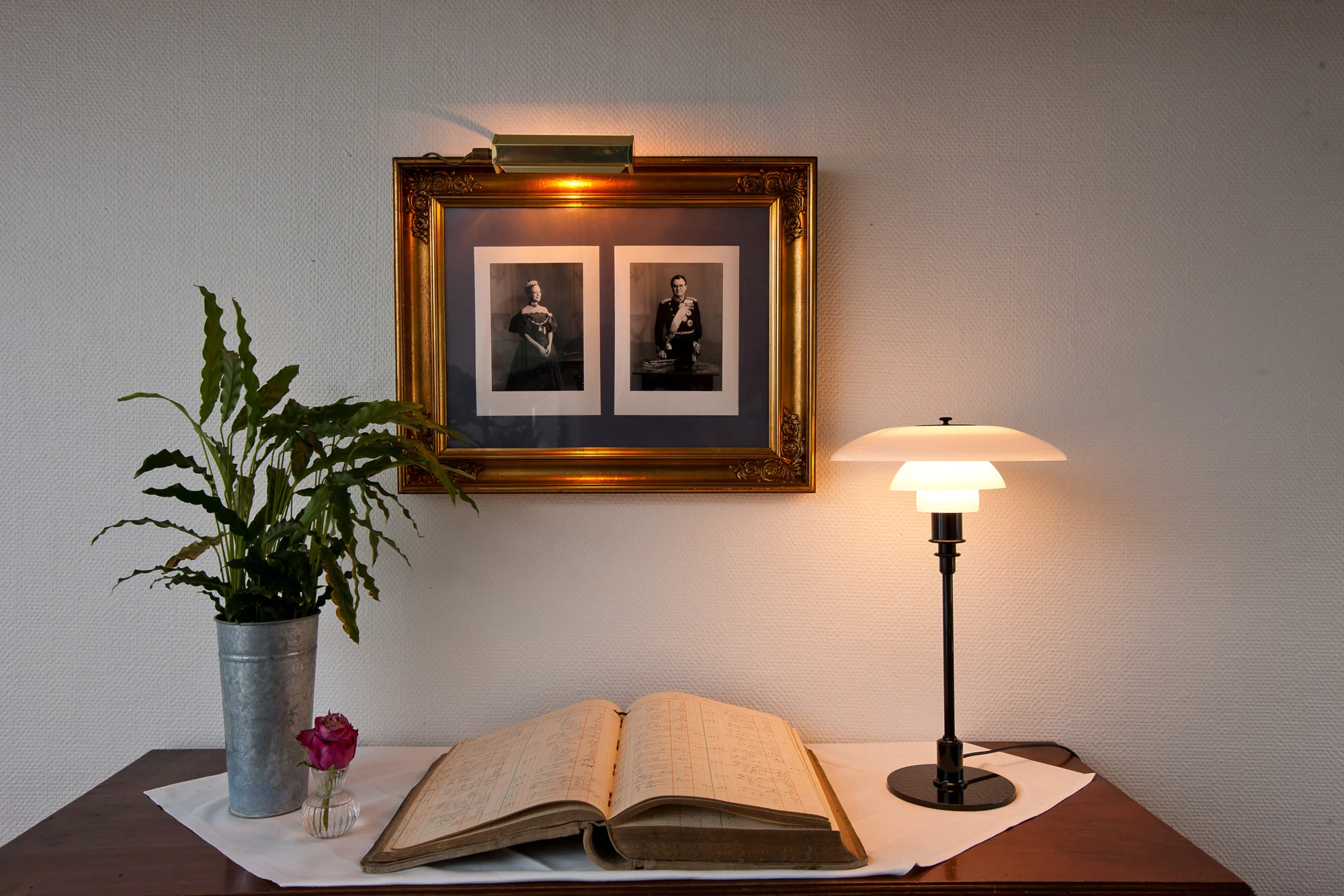 Lampa stołowa PH 3/2 biały z czarną podstawą - Image 2