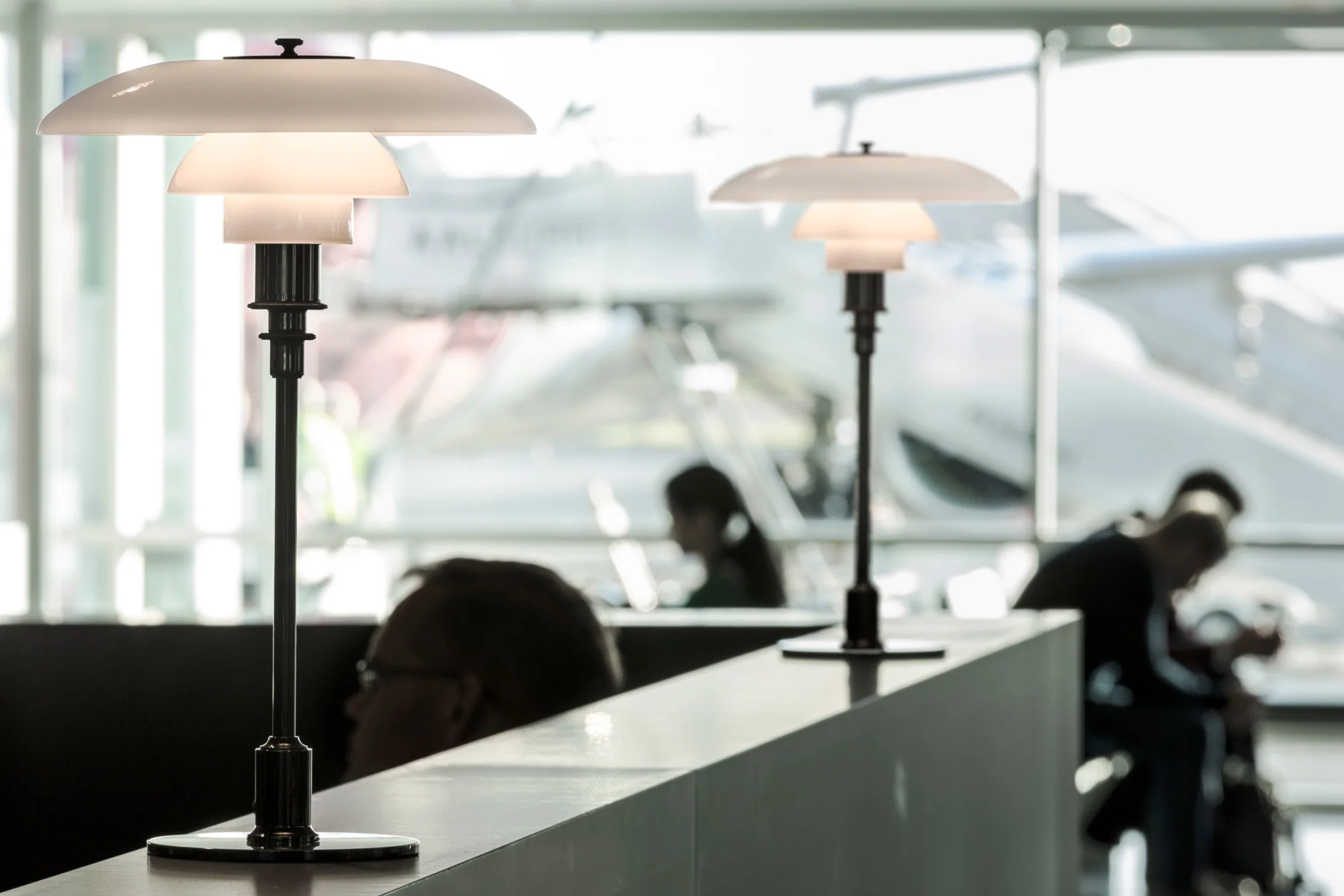 Lampa stołowa PH 3/2 biały z czarną podstawą - Image 7
