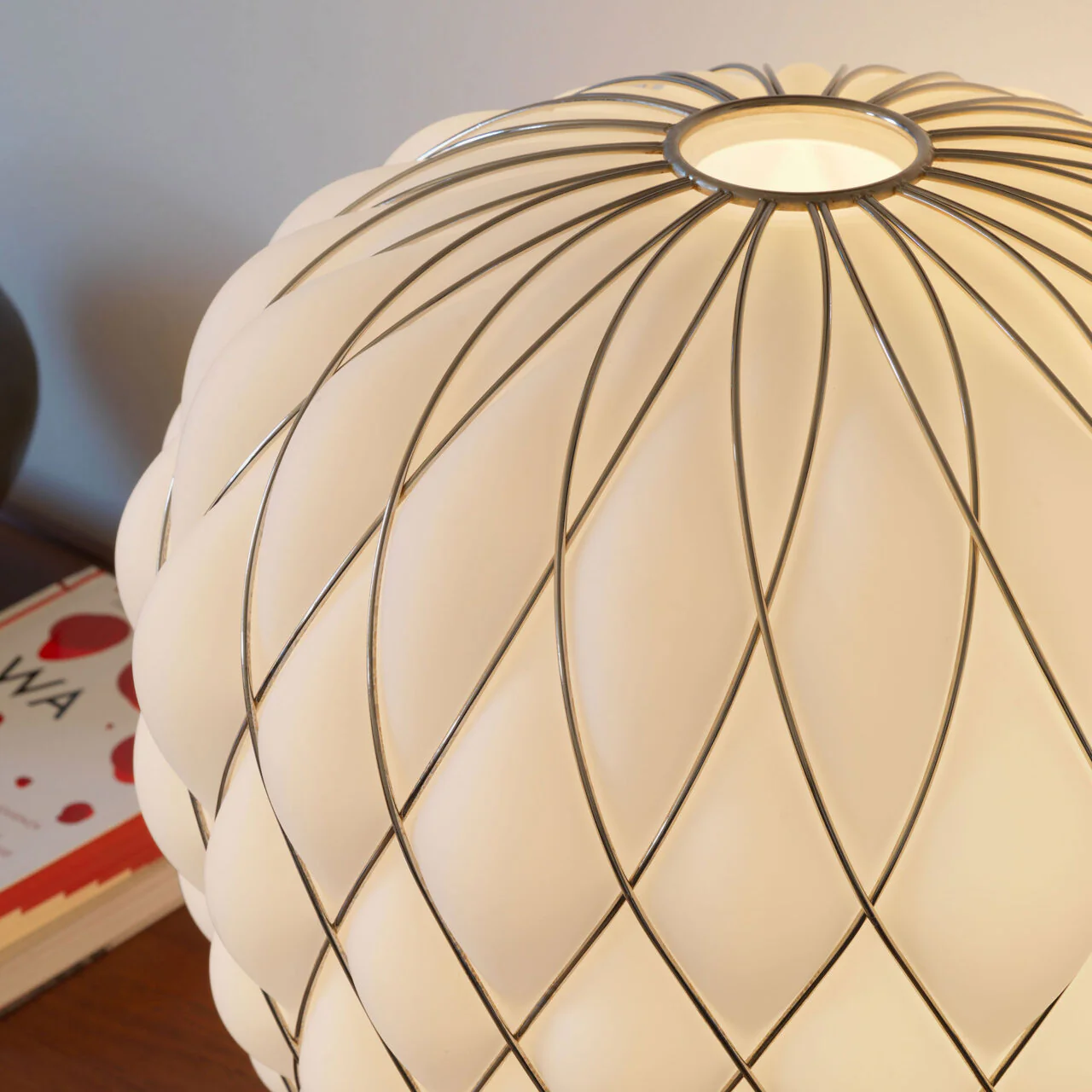 Lampa stołowa PINECONE chromowany z białym szkłem dmuchanym - Image 4