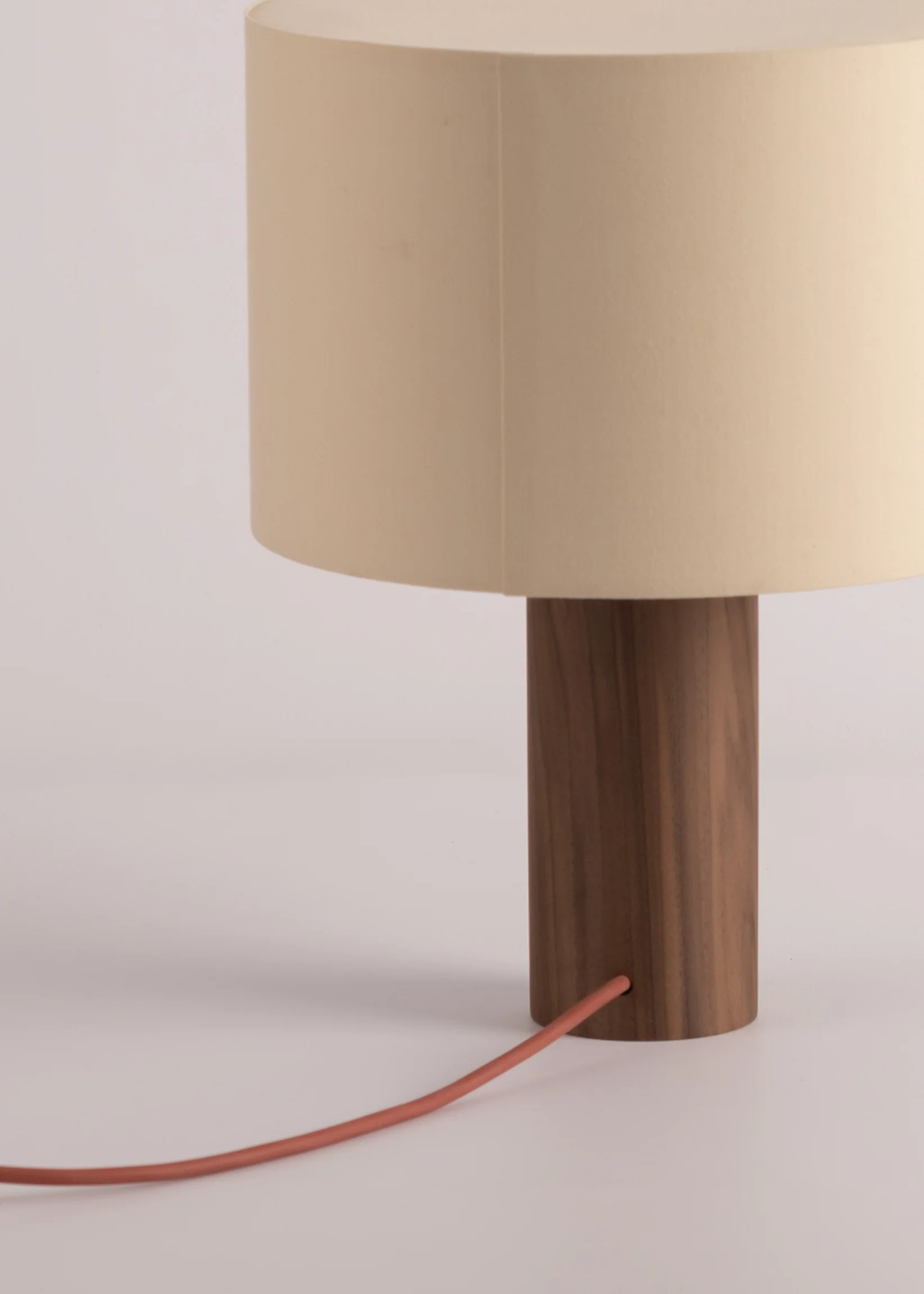 Lampa stołowa PIPITO drewno orzechowe - Image 4