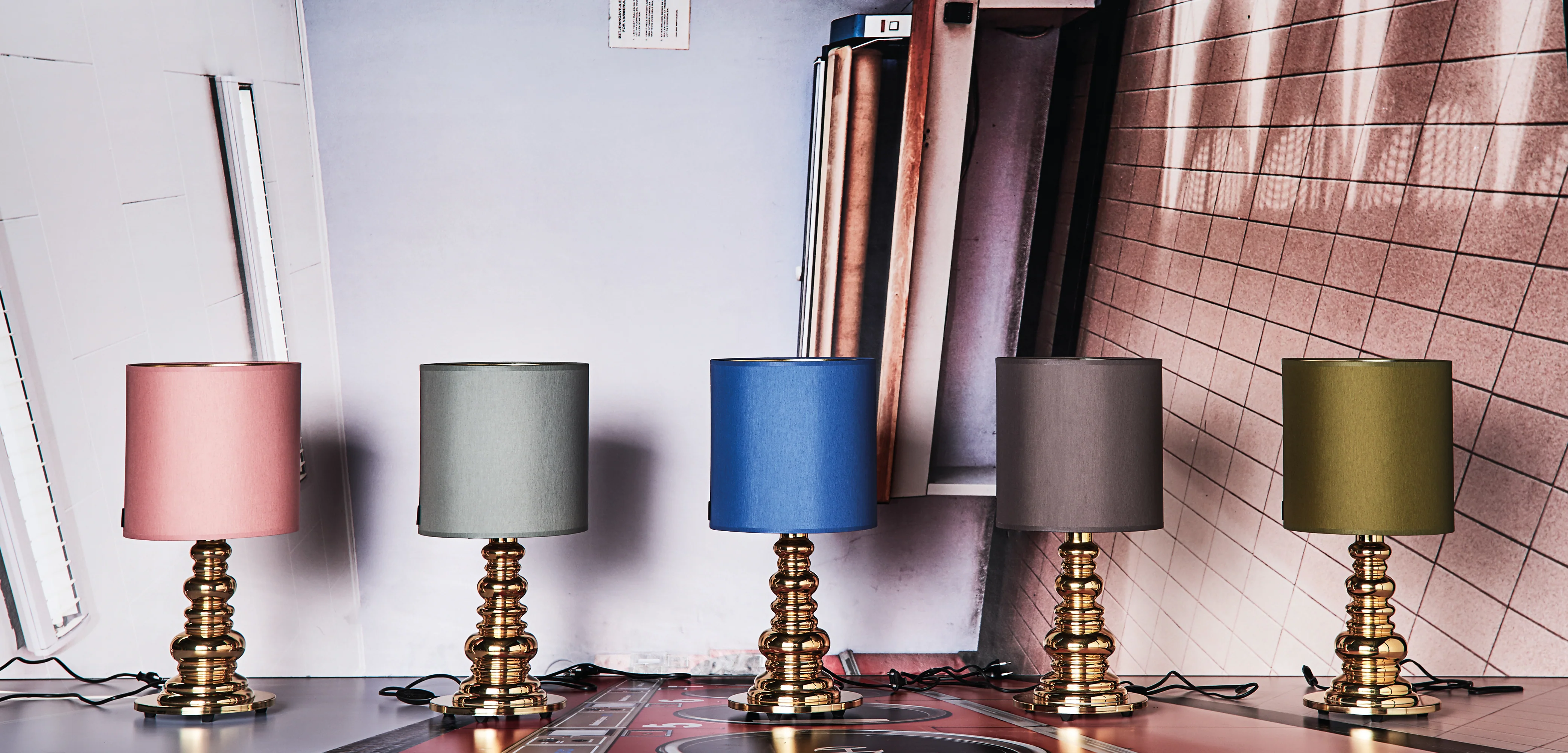 Lampa stołowa PUNK DELUXE różowy ze złotą podstawą - Image 5