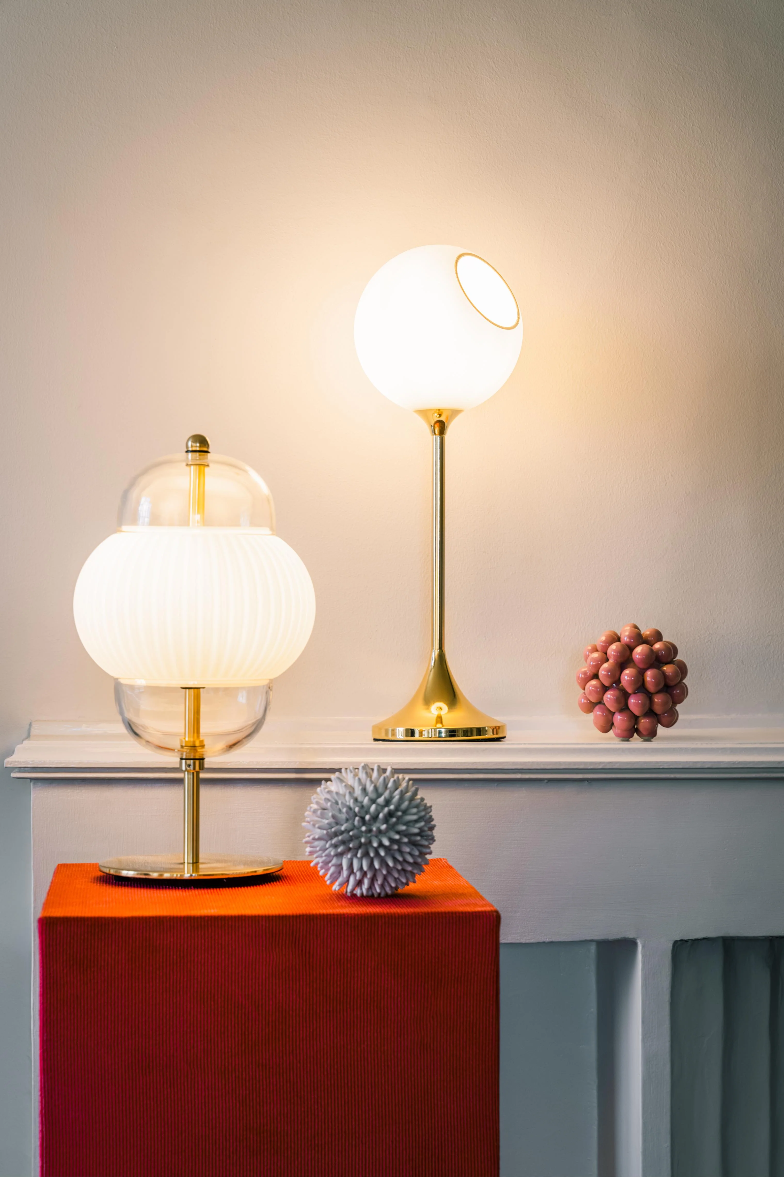 Lampa stołowa SHAHIN biały ze złotym wykończeniem - Image 8