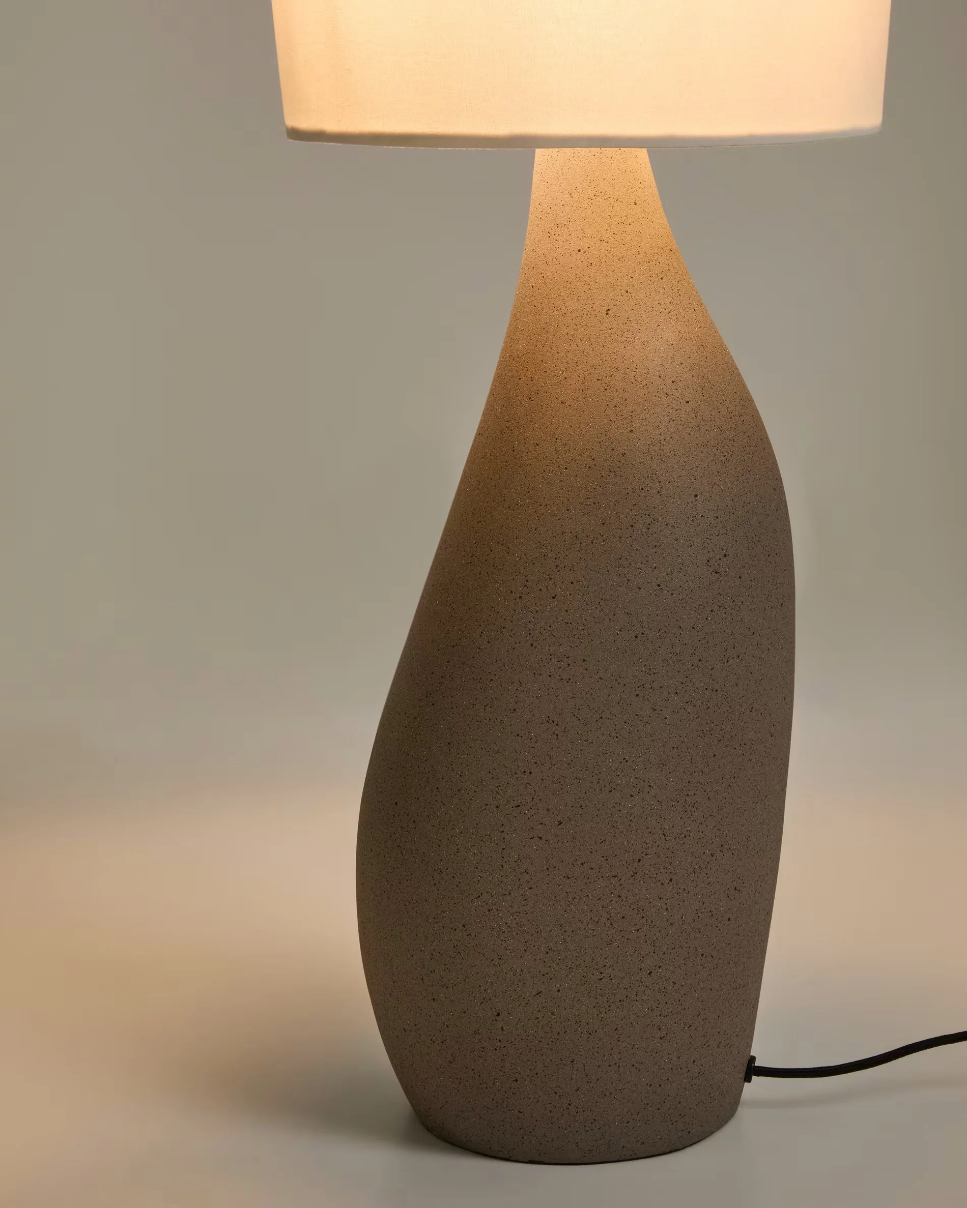 Lampa stołowa VIONA jasnoszary z bawełnianym kloszem - Image 9