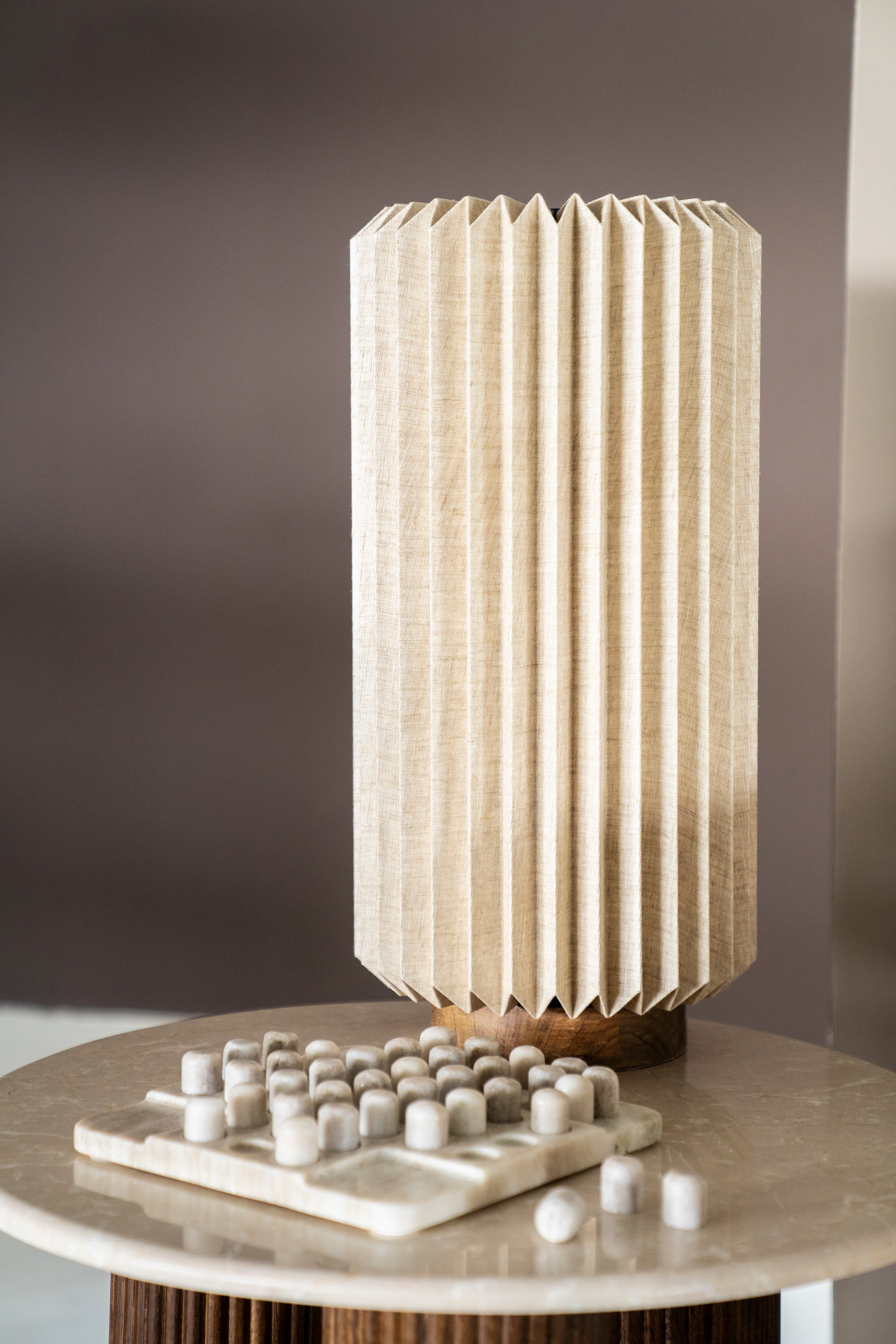 Lampa stołowa ZUKI papier i len z drewnianą podstawą - Image 2