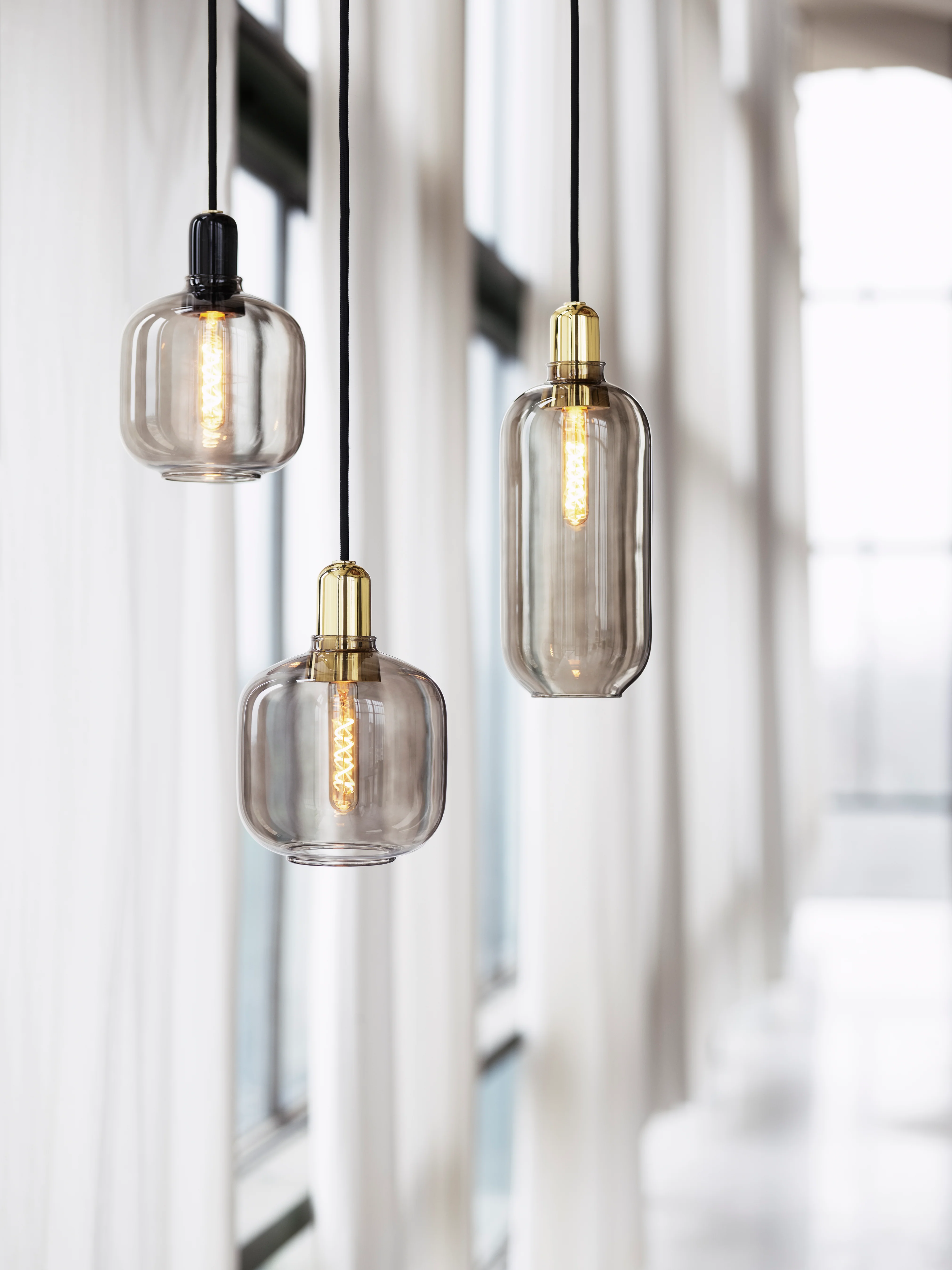 Lampa wisząca AMP LARGE szkło dymione ze złotym wykończeniem - Image 3