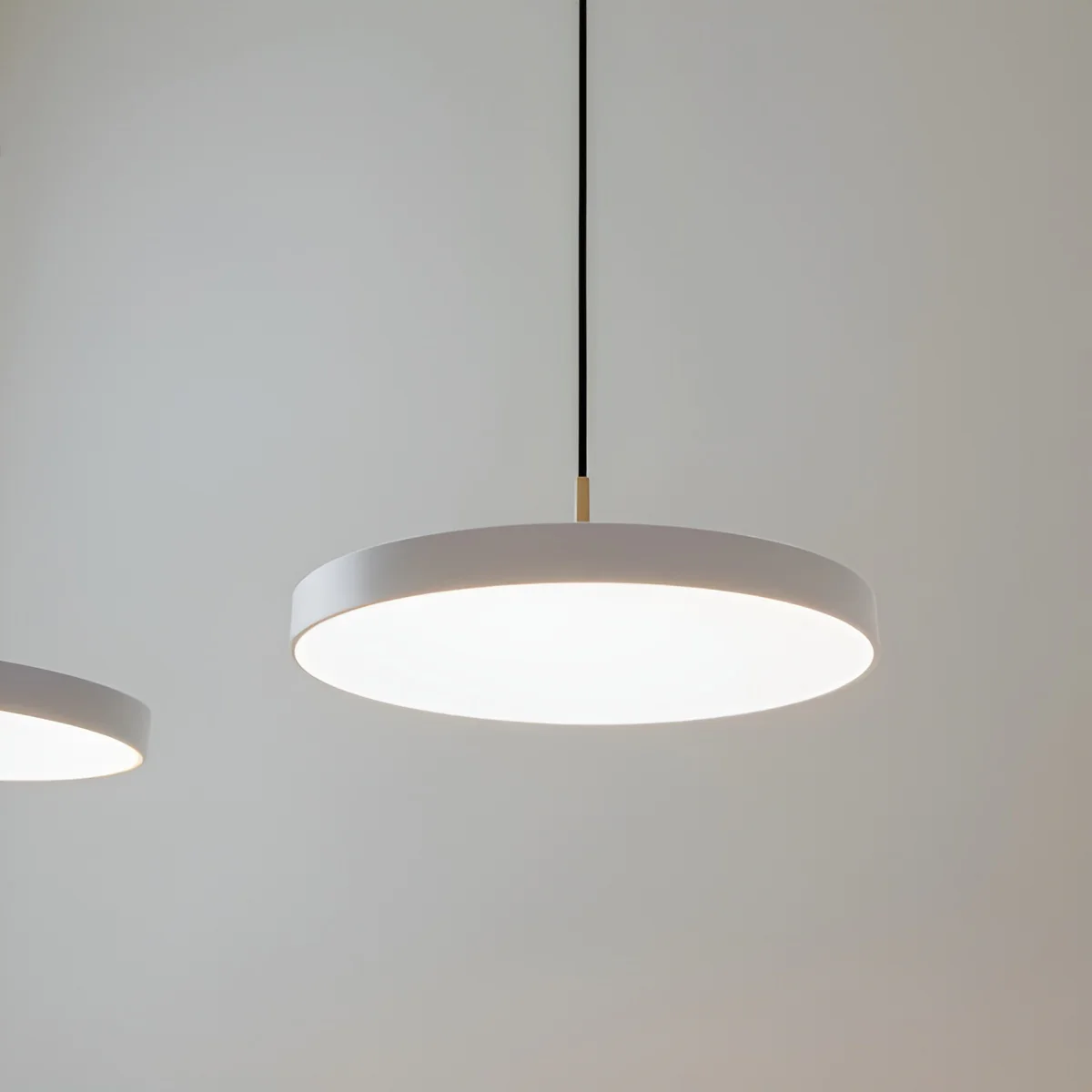 Lampa wisząca ASTERIA PLUS jasnoszary ze złotą wstawką - Image 6