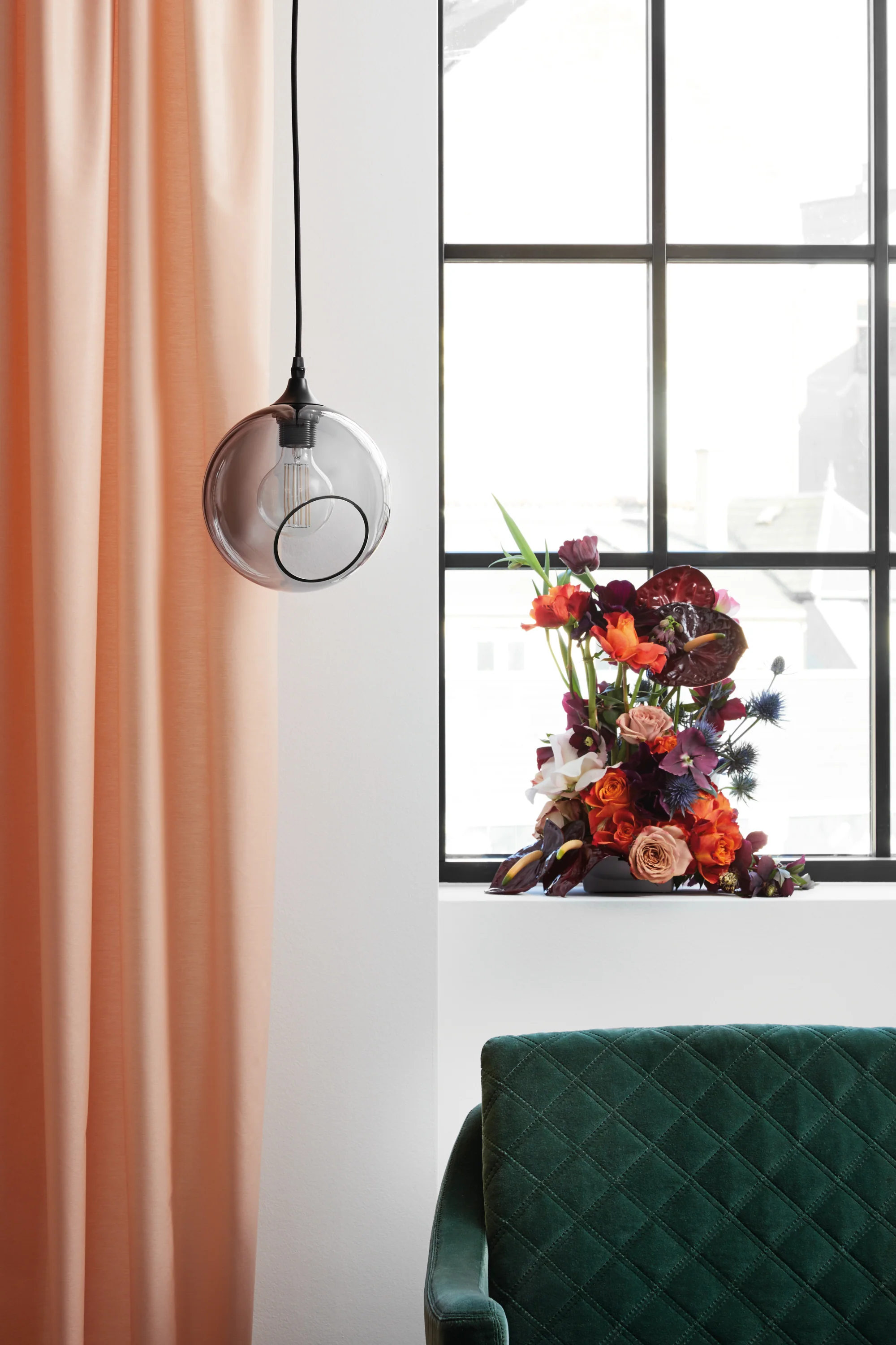 Lampa wisząca BALLROOM dymiony z czarnym wykończeniem - Image 2