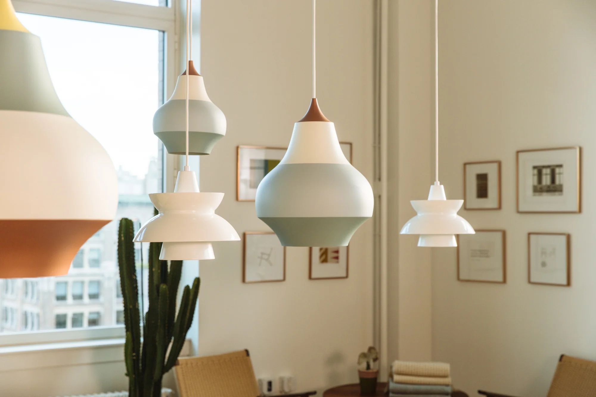 Lampa wisząca CIRQUE biało-niebieski z miedzianą końcówką - Image 2