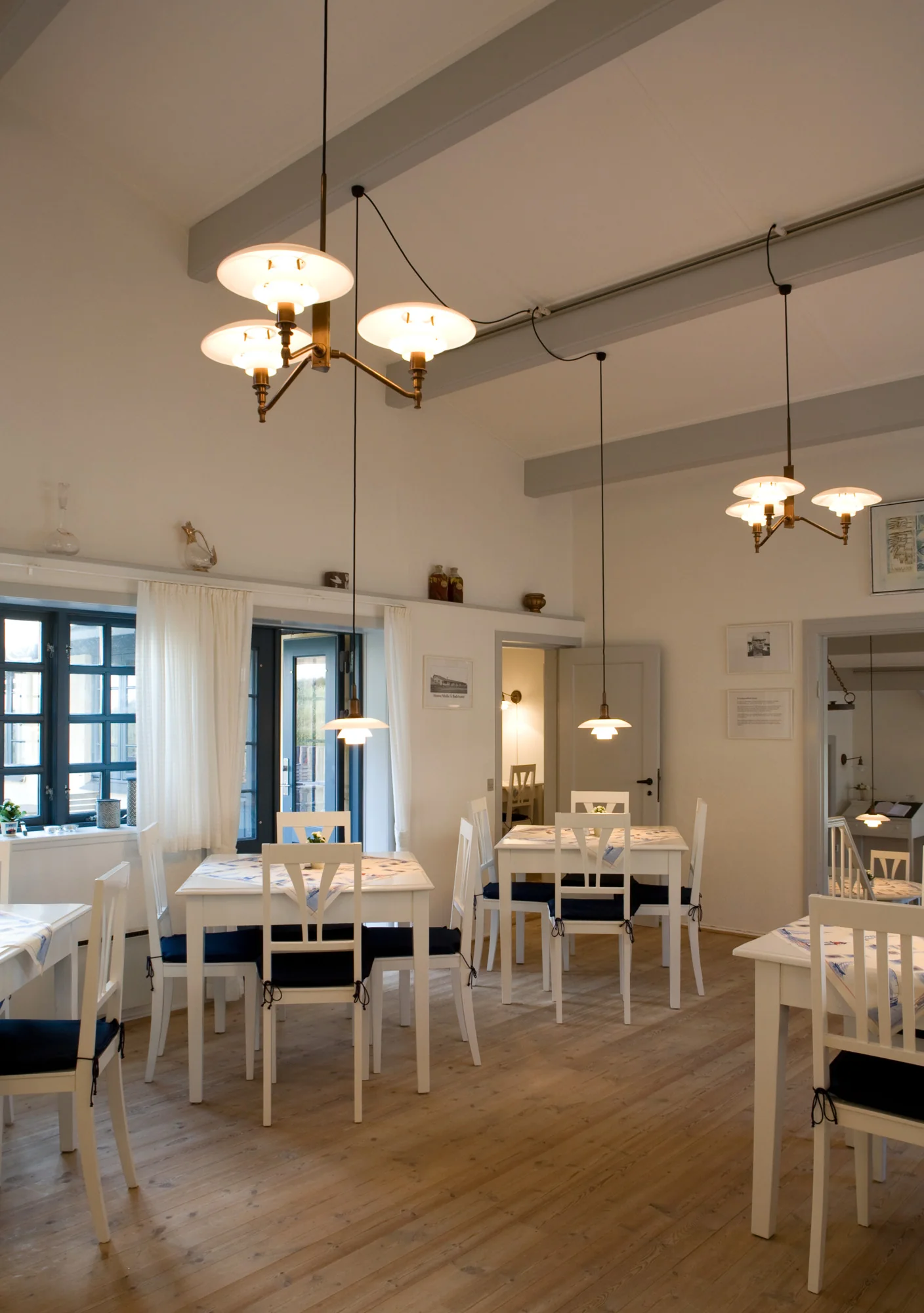 Lampa wisząca PH 3/2 ACADEMY biały z chromowanym wykończeniem - Image 4