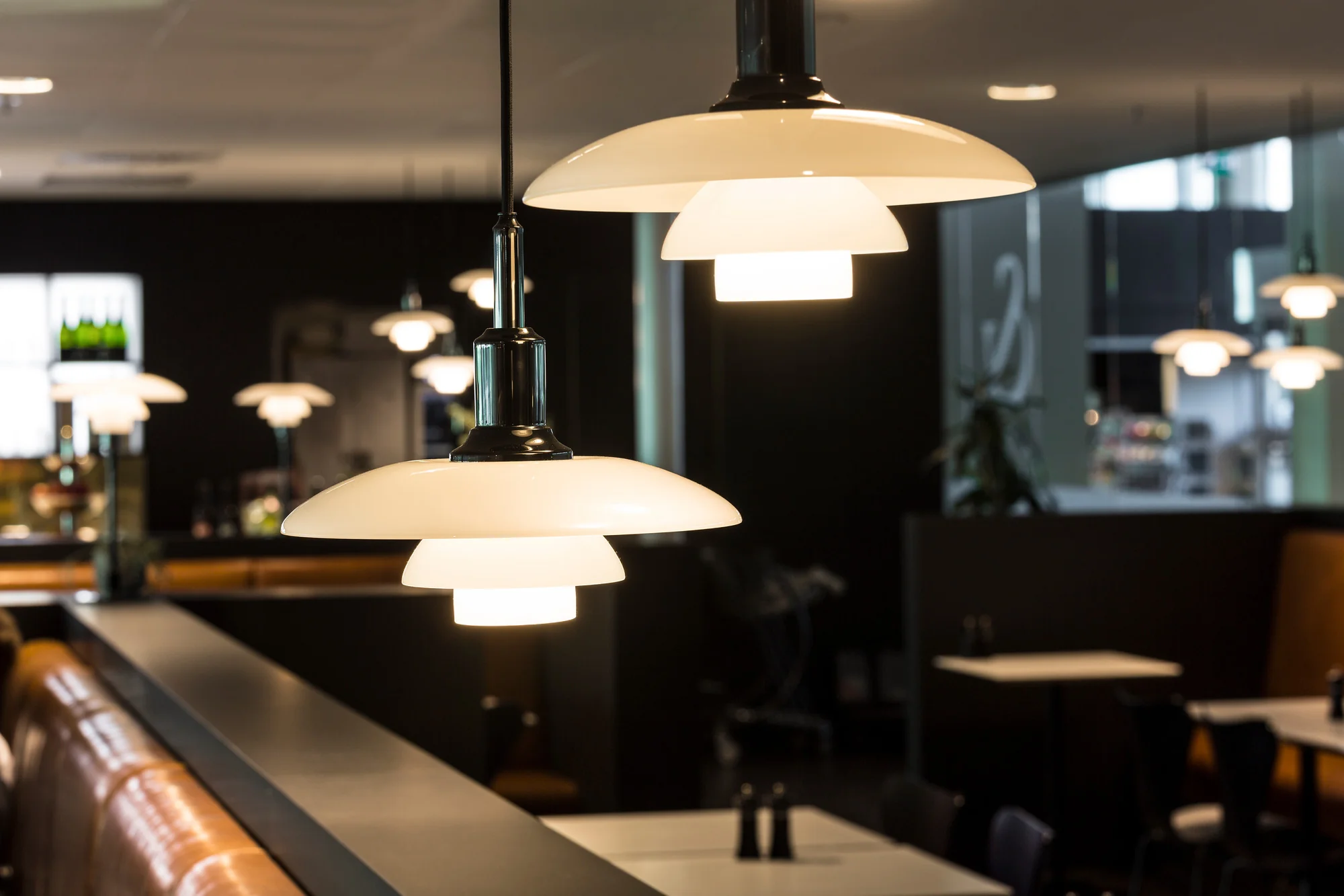 Lampa wisząca PH 3/2 biały z czarnym wykończeniem - Image 4