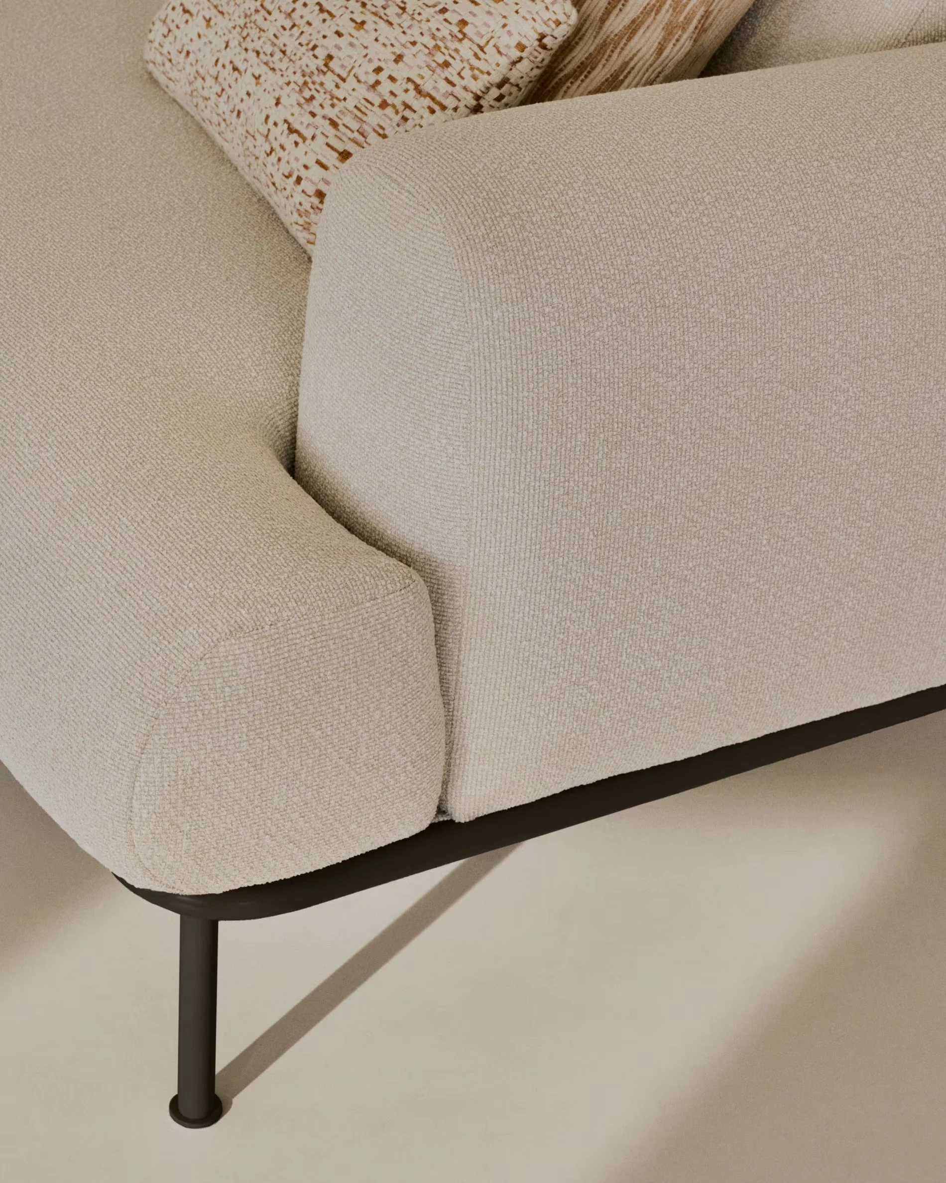 Sofa 3-osobowa AURUM ecru szenil z ciemnoszarą podstawą - Image 13
