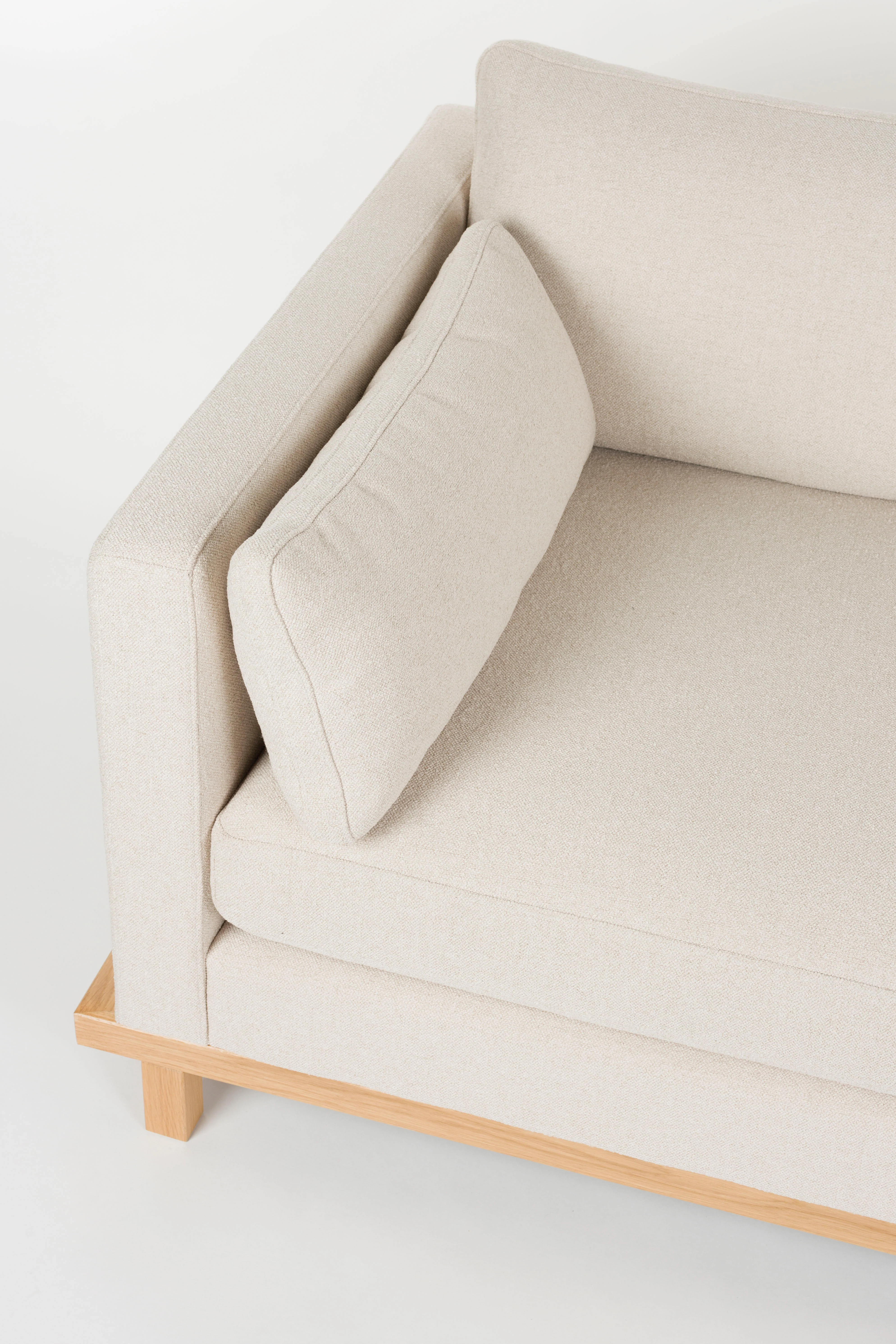 Sofa 3-osobowa BLOSSOM beżowy z drewnianą podstawą - Image 6