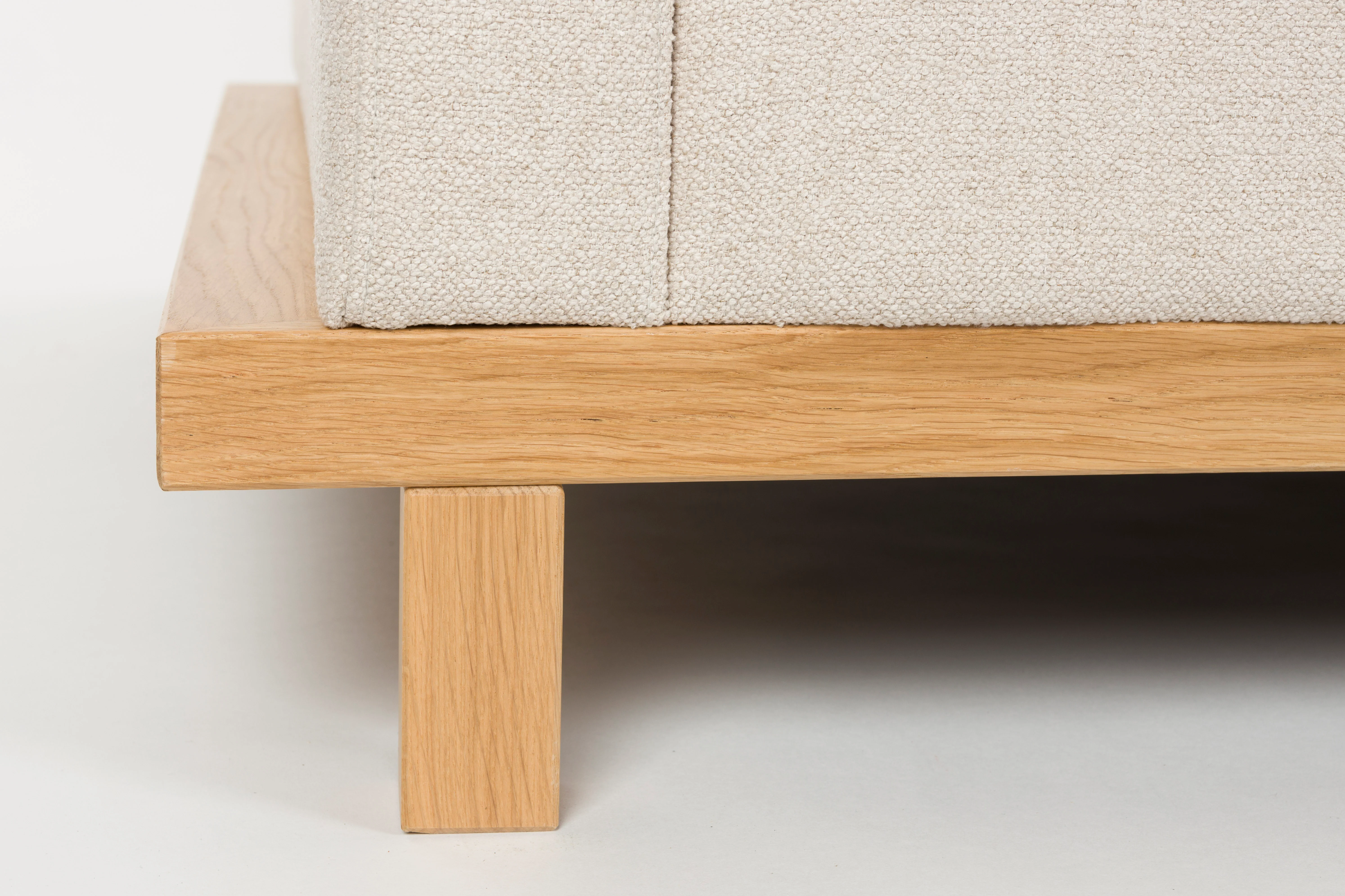Sofa 3-osobowa BLOSSOM beżowy z drewnianą podstawą - Image 7