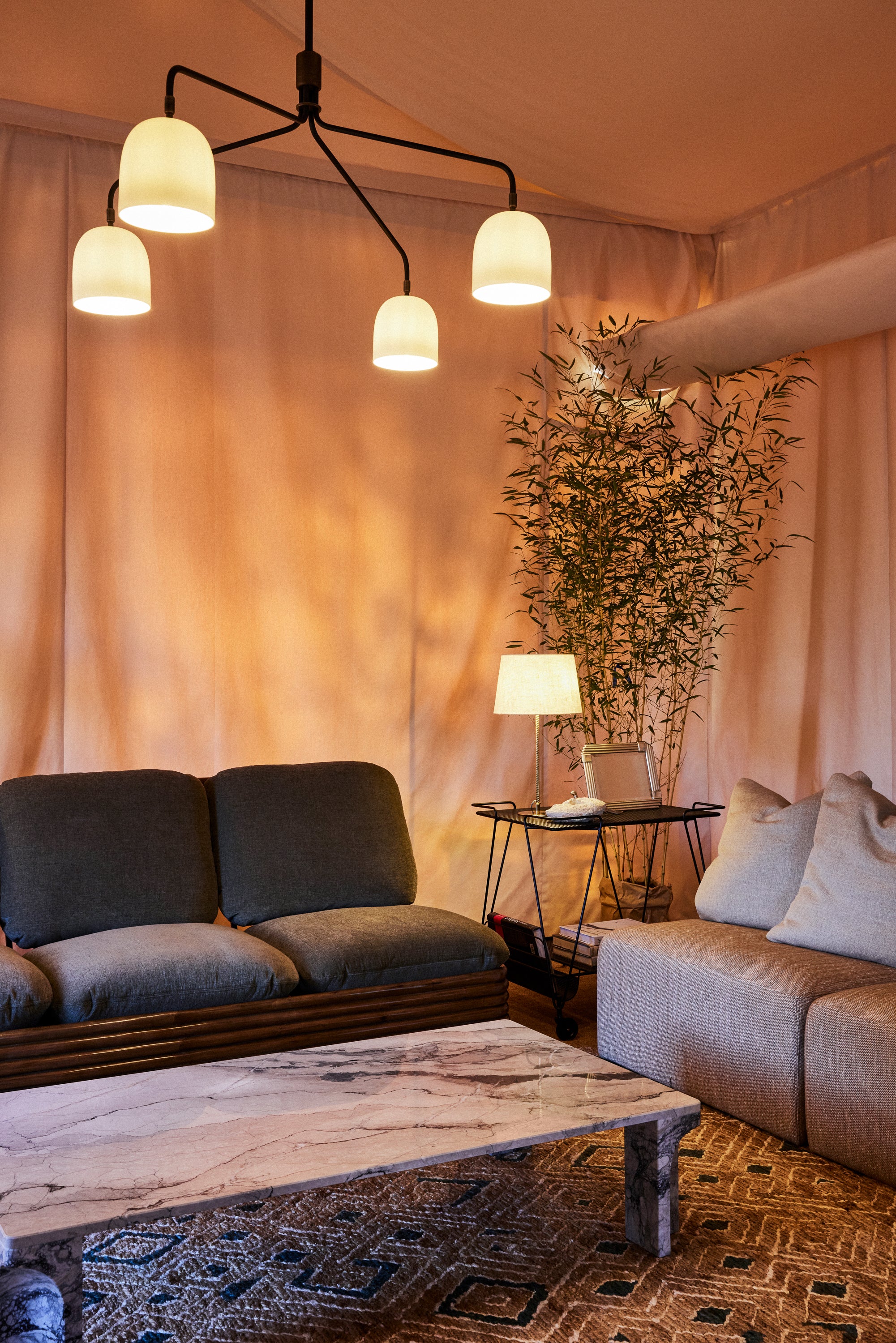 Sofa BOHEMIAN 72 tapicerowany z rattanową podstawą - Image 7