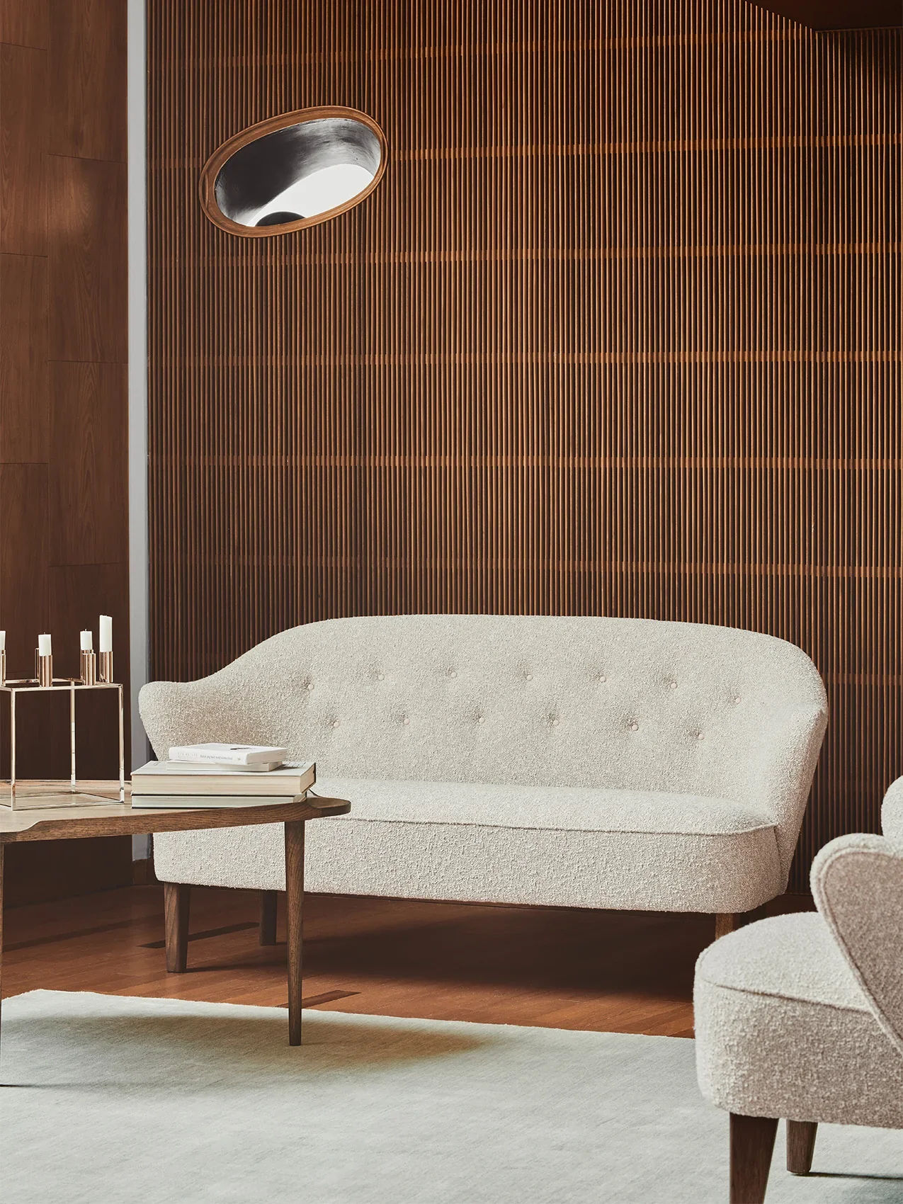 Sofa INGEBORG granatowy z dębową podstawą - Image 9