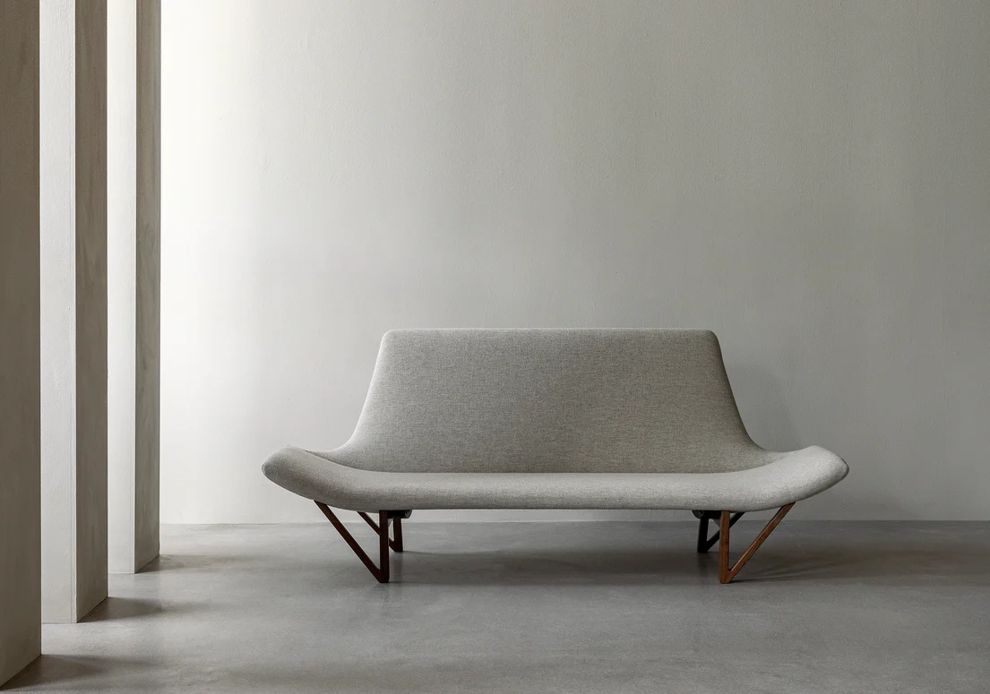 Sofa PAGODE szary z dębową podstawą - Image 6