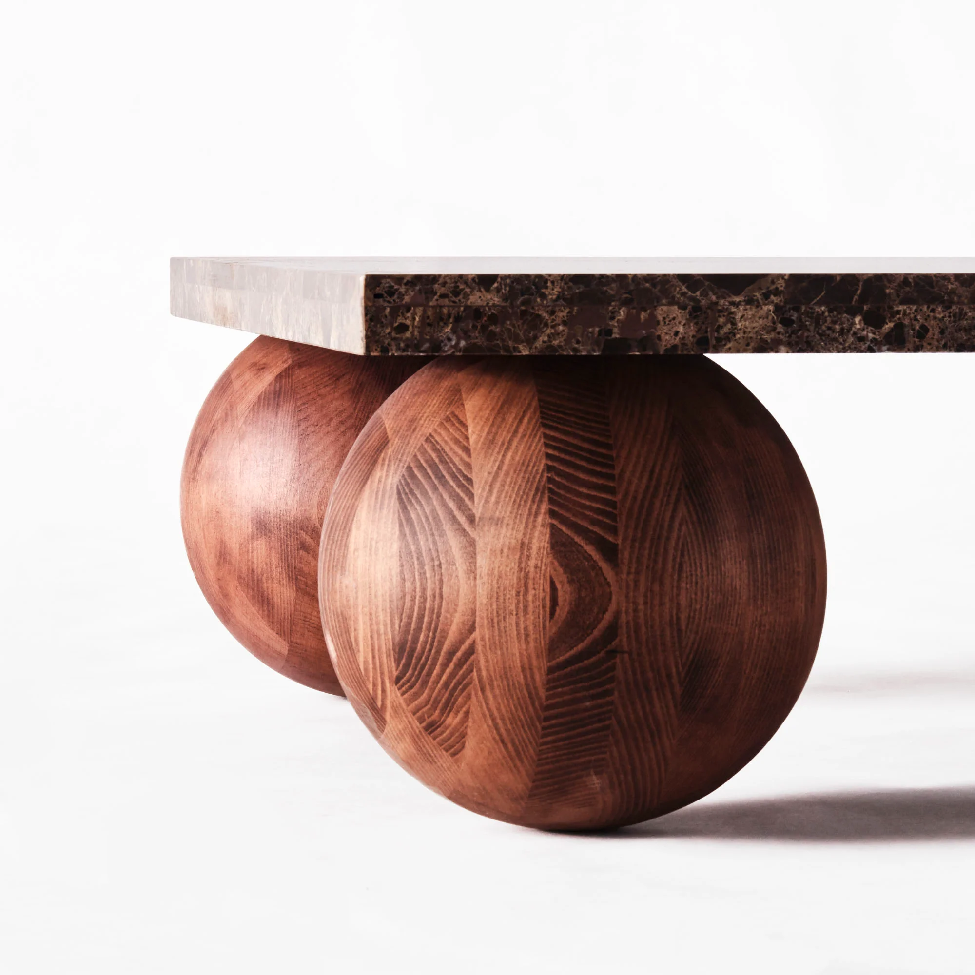 Stolik kawowy SPHERE marmur Emperador z jesionową podstawą - Image 3