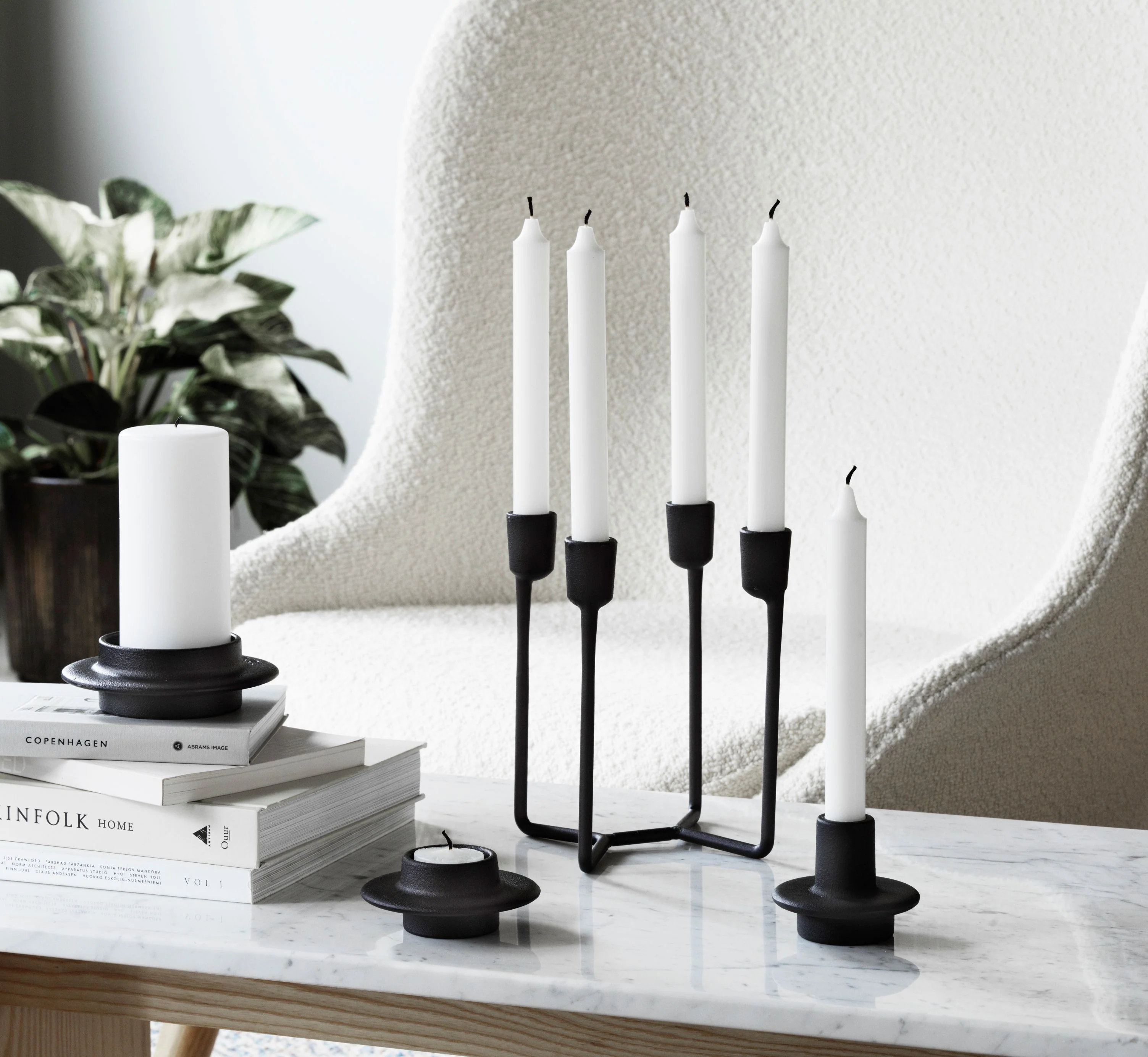 Świecznik czteroramienny HEIMA CANDLESTICK czarne żeliwo - Image 4