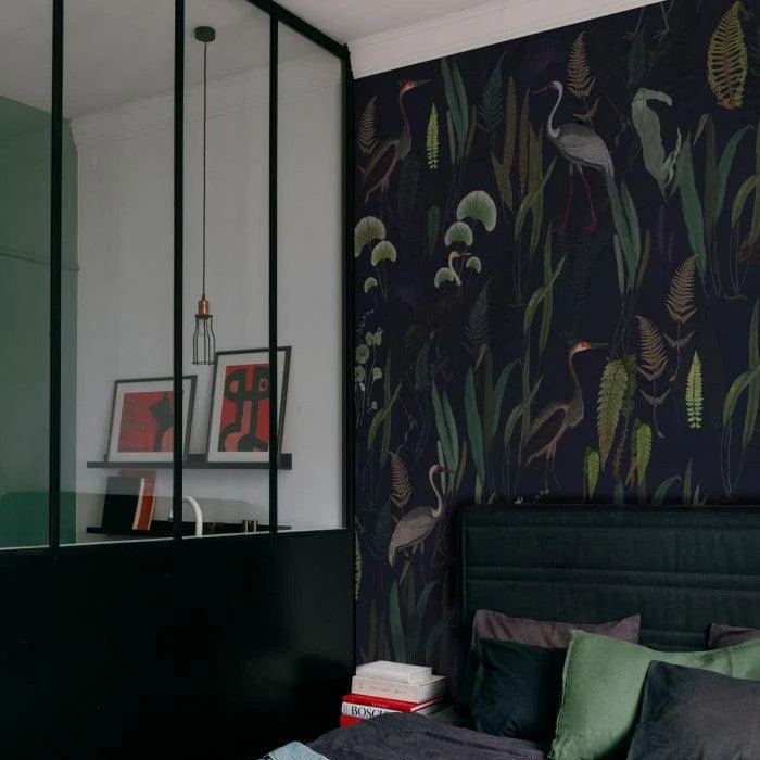 Tapeta flizelinowa z motywem roślinnym CALM HERON granatowy